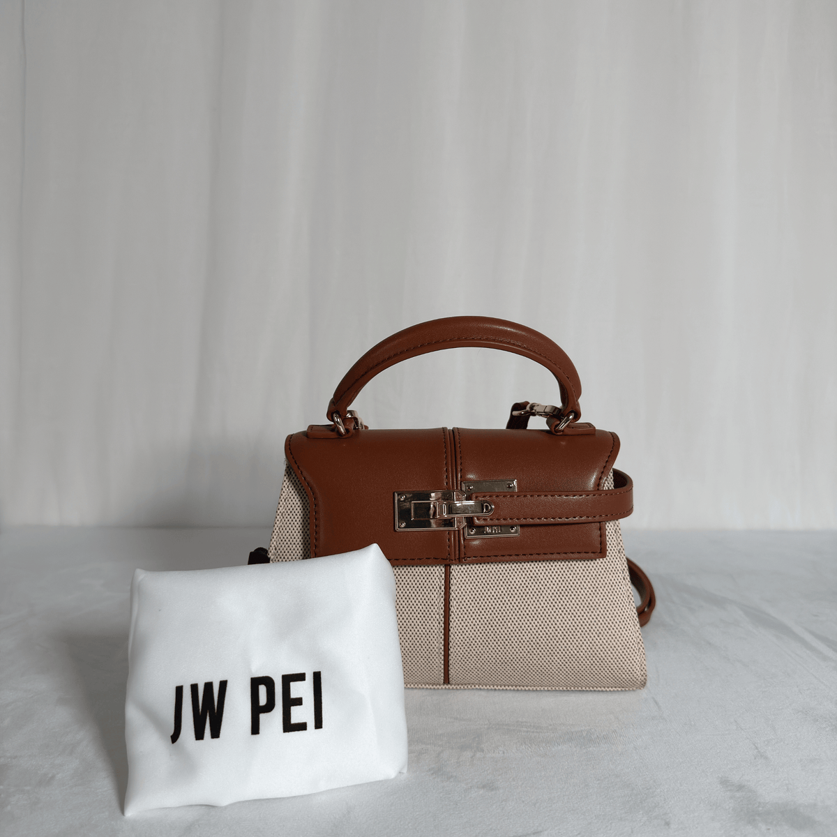 JW PEI - ELIS MINI - TOILE CANVAS ET CUIR VEGAN COGNAC
