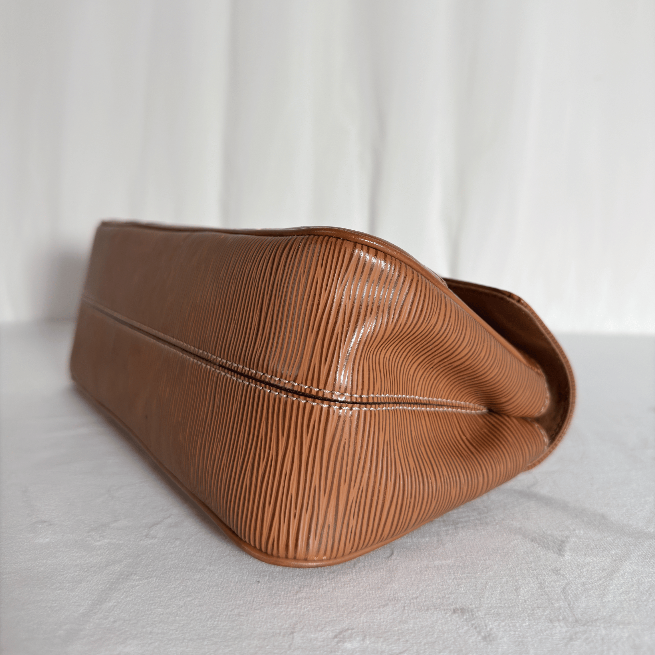 SAC À MAIN LOUIS VUITTON SÉGUR PM - CUIR ÉPI CANNELLE
