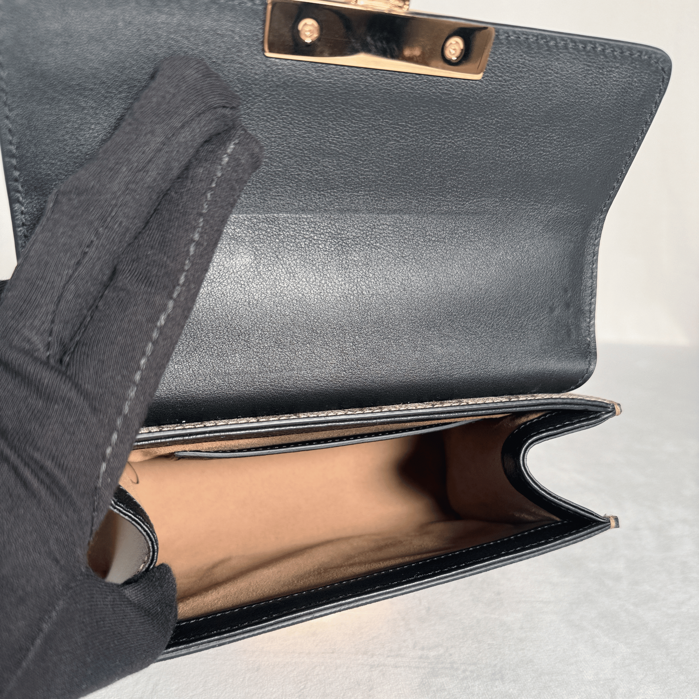 SAC GUCCI PADLOCK SMALL EN TOILE GG SUPREME ET CUIR LISSE NOIR - La Belle Boutique