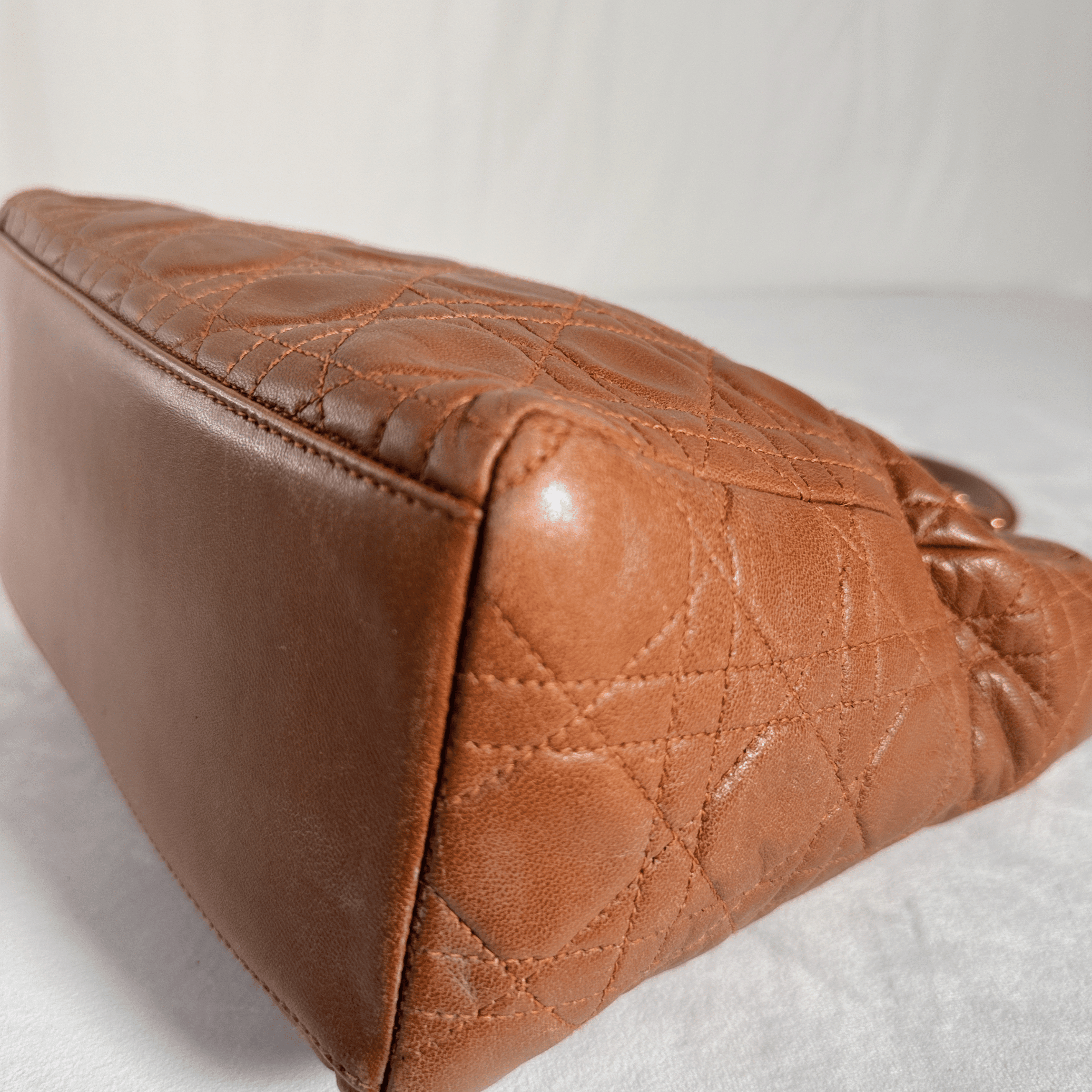 SAC CHRISTIAN DIOR LADY DIOR - CUIR AGNEAU CANNAGE CAMEL - La Belle Boutique