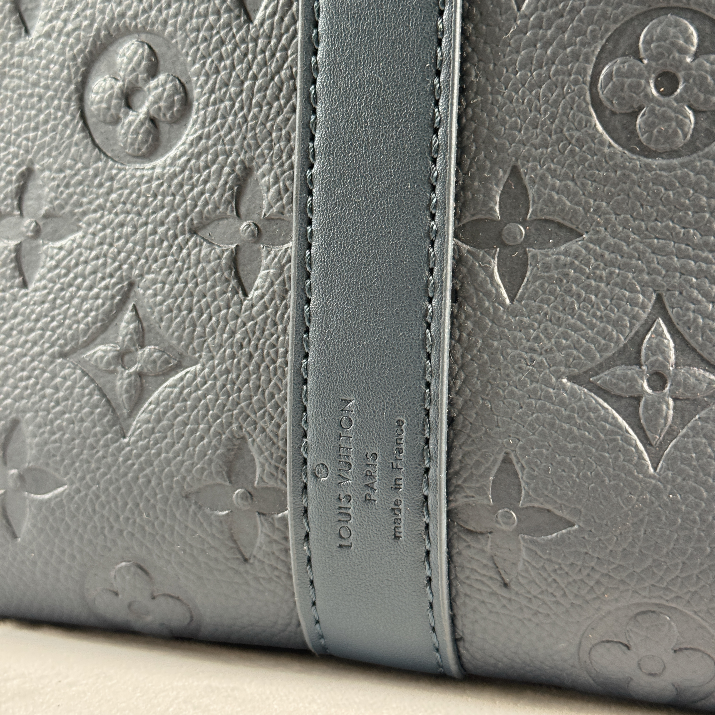 SAC DE VOYAGE LOUIS VUITTON KEEPALL BANDOULIERE 50 - CUIR MONOGRAM SHADOW M14840