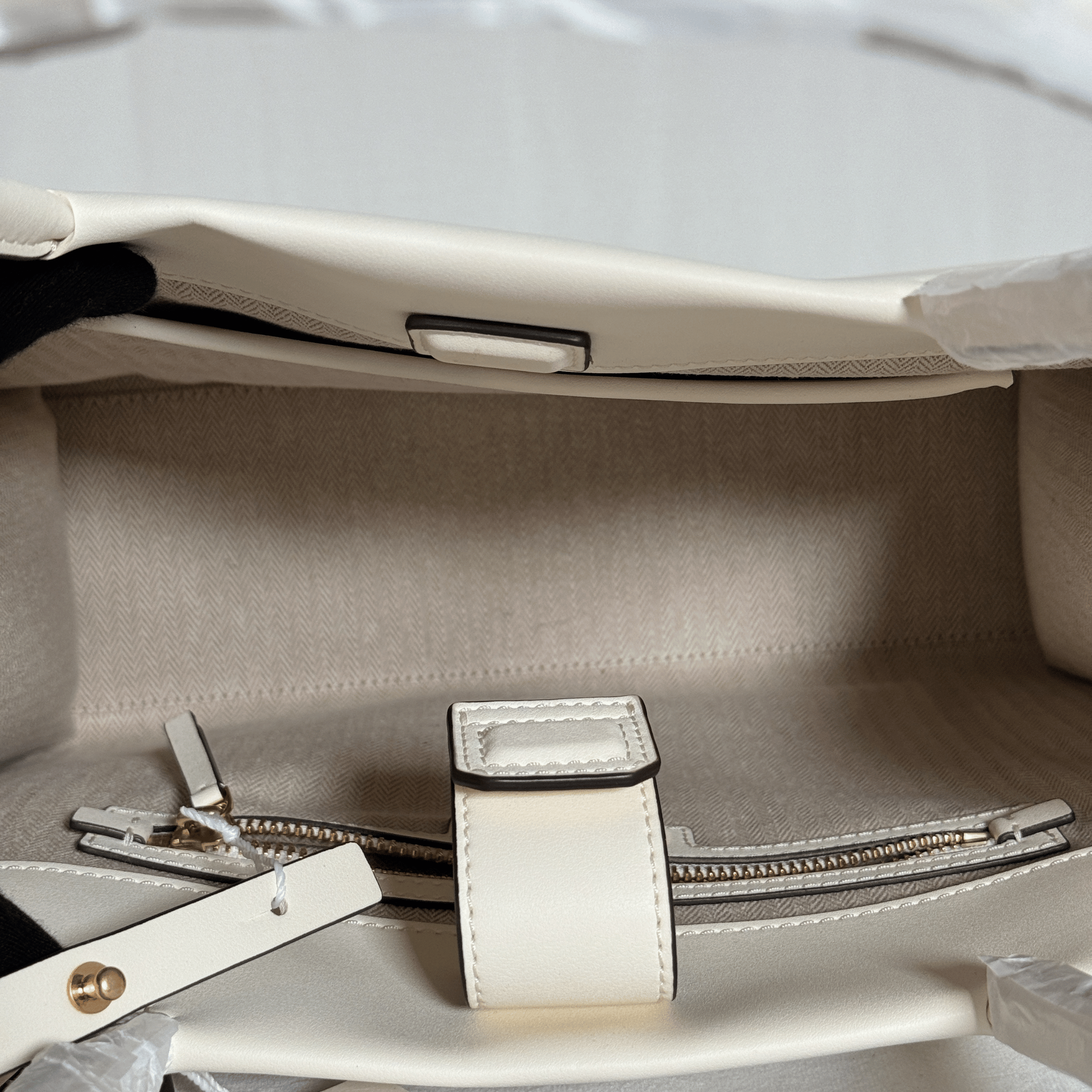TORY BURCH - SAC TOTE ELLA BIO - CUIR VEGAN IVOIRE / LOGO ROND RELIEF