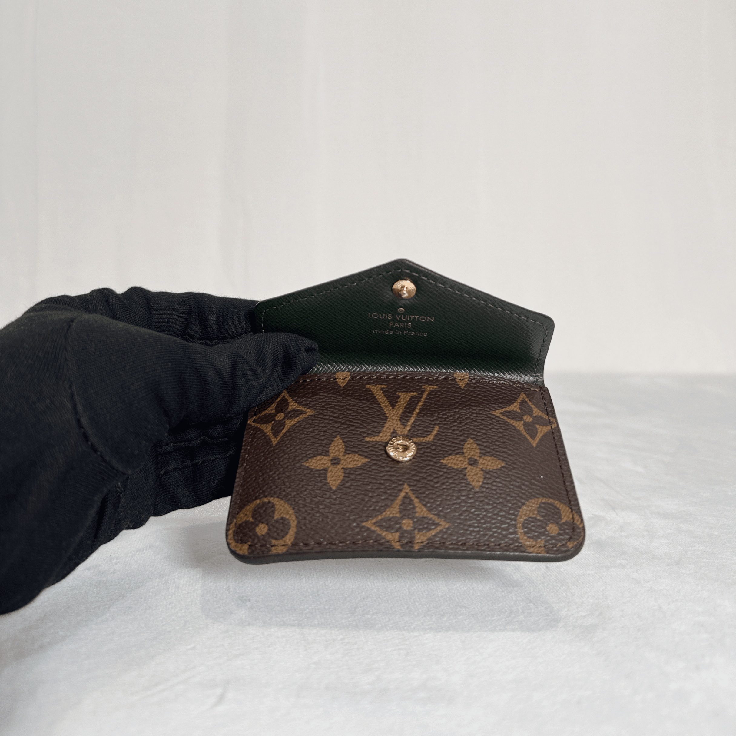 POCHETTE LOUIS VUITTON FÉLICIE STRAP & GO EN TOILE MONOGRAMME — KAKI - La Belle Boutique