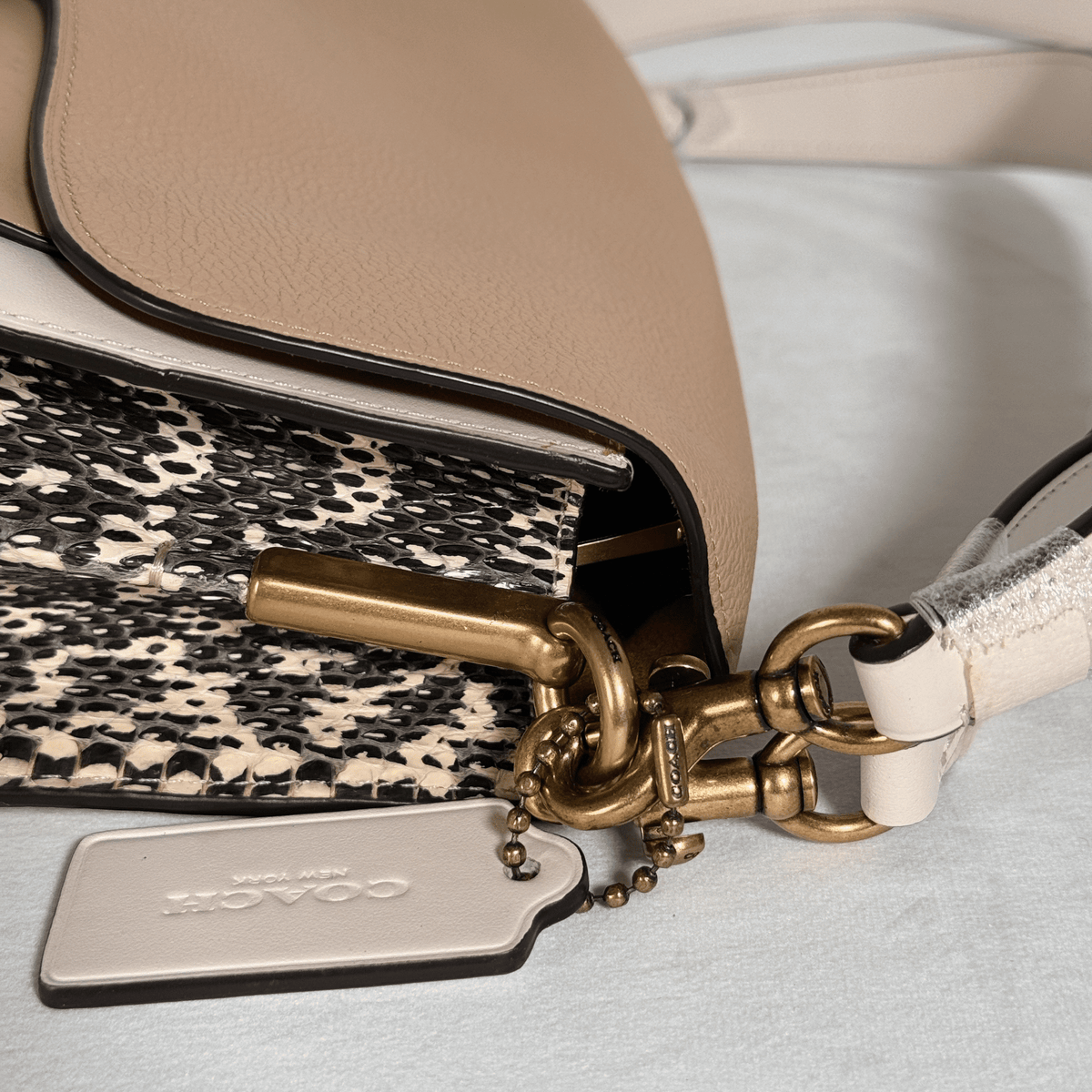 COACH - SAC TABBY - CUIR COLORBLOCK MIX MATIÈRES - La Belle Boutique