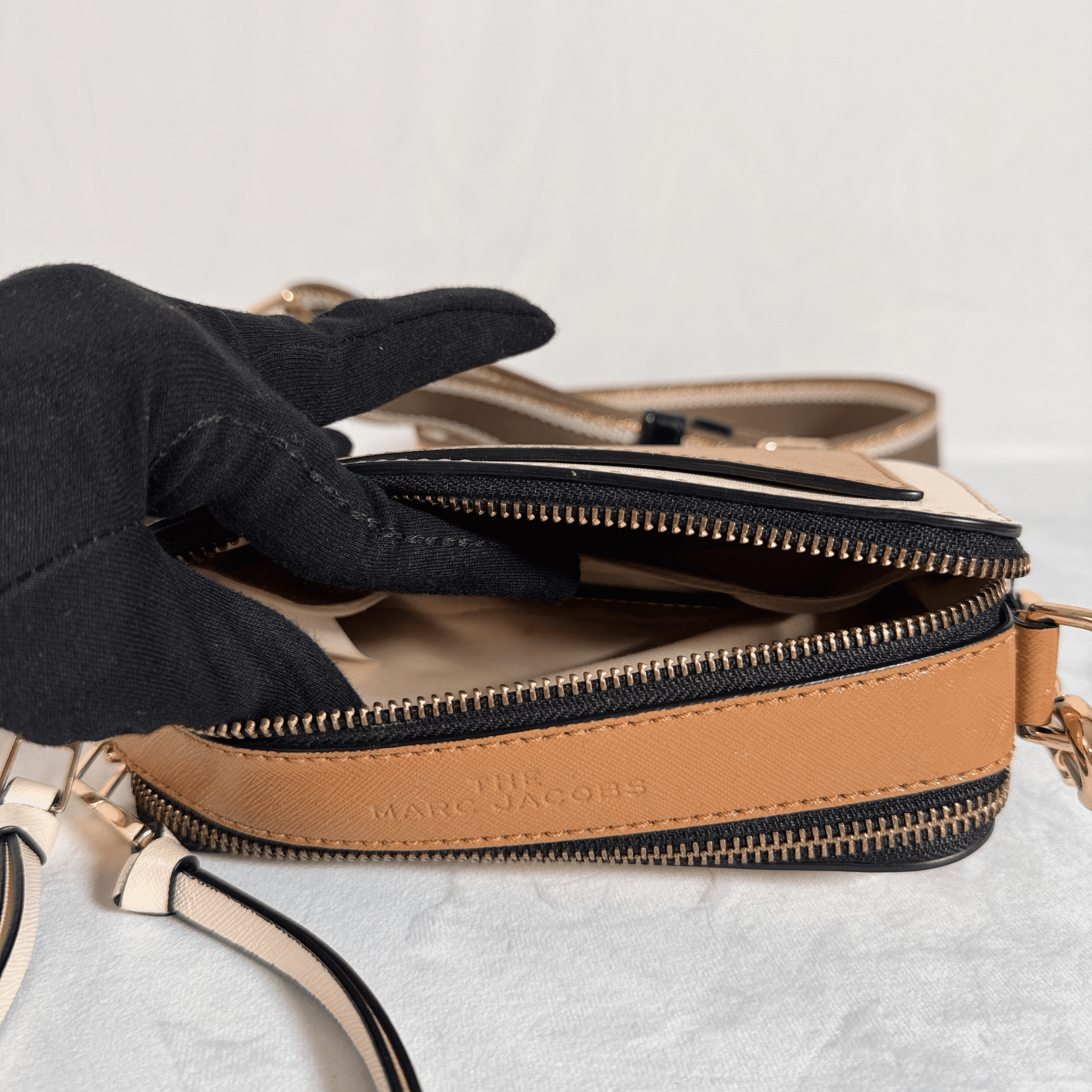 SAC MARC JACOBS THE SNAPSHOT – CUIR SAFFIANO TRICOLORE ROSE POUDRE/ VERT MENTHE / CAMEL - La Belle Boutique