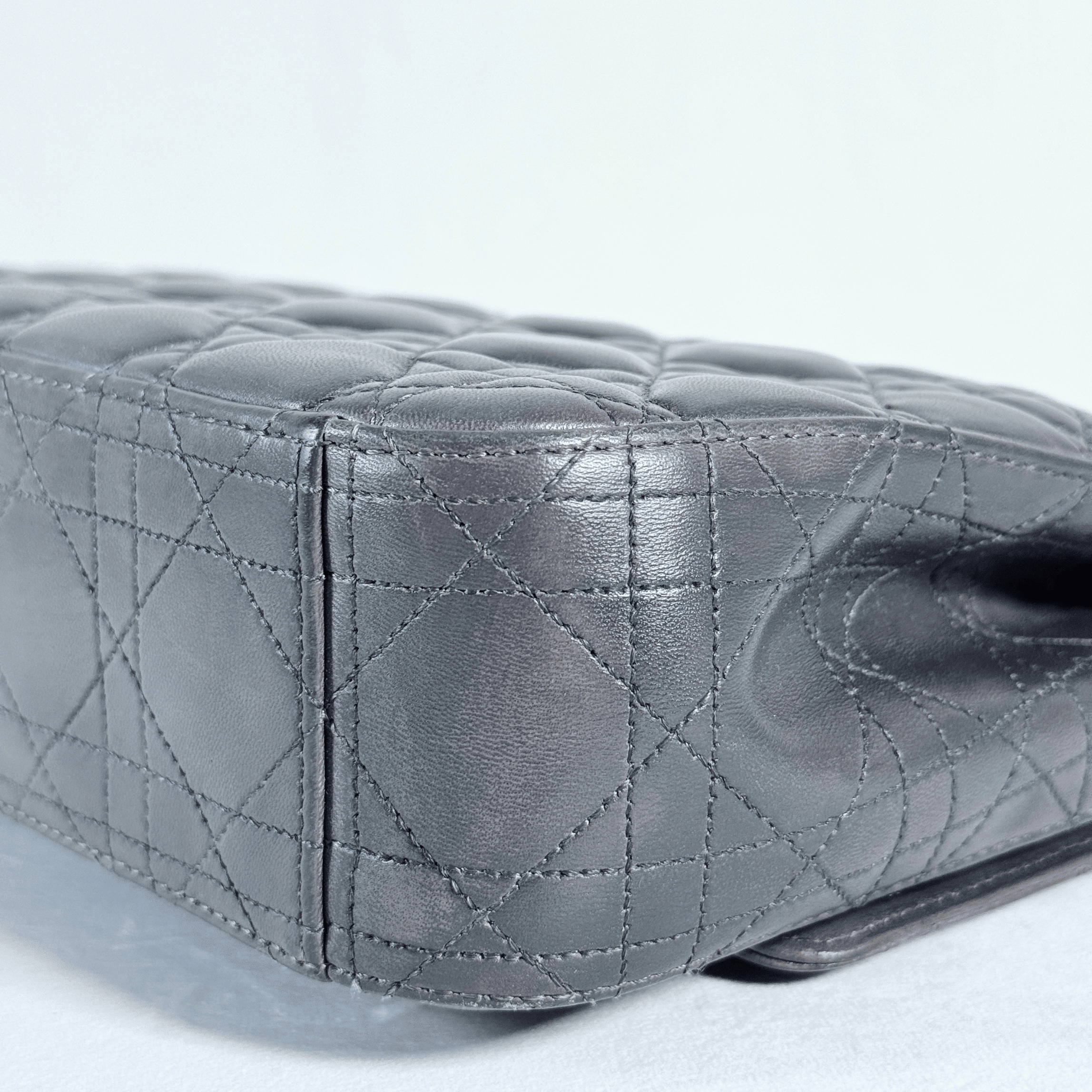 SAC PORTE EPAULE DIOR MISS PROMENADE - CUIR D'AGNEAU CANNAGE GRIS - La Belle Boutique