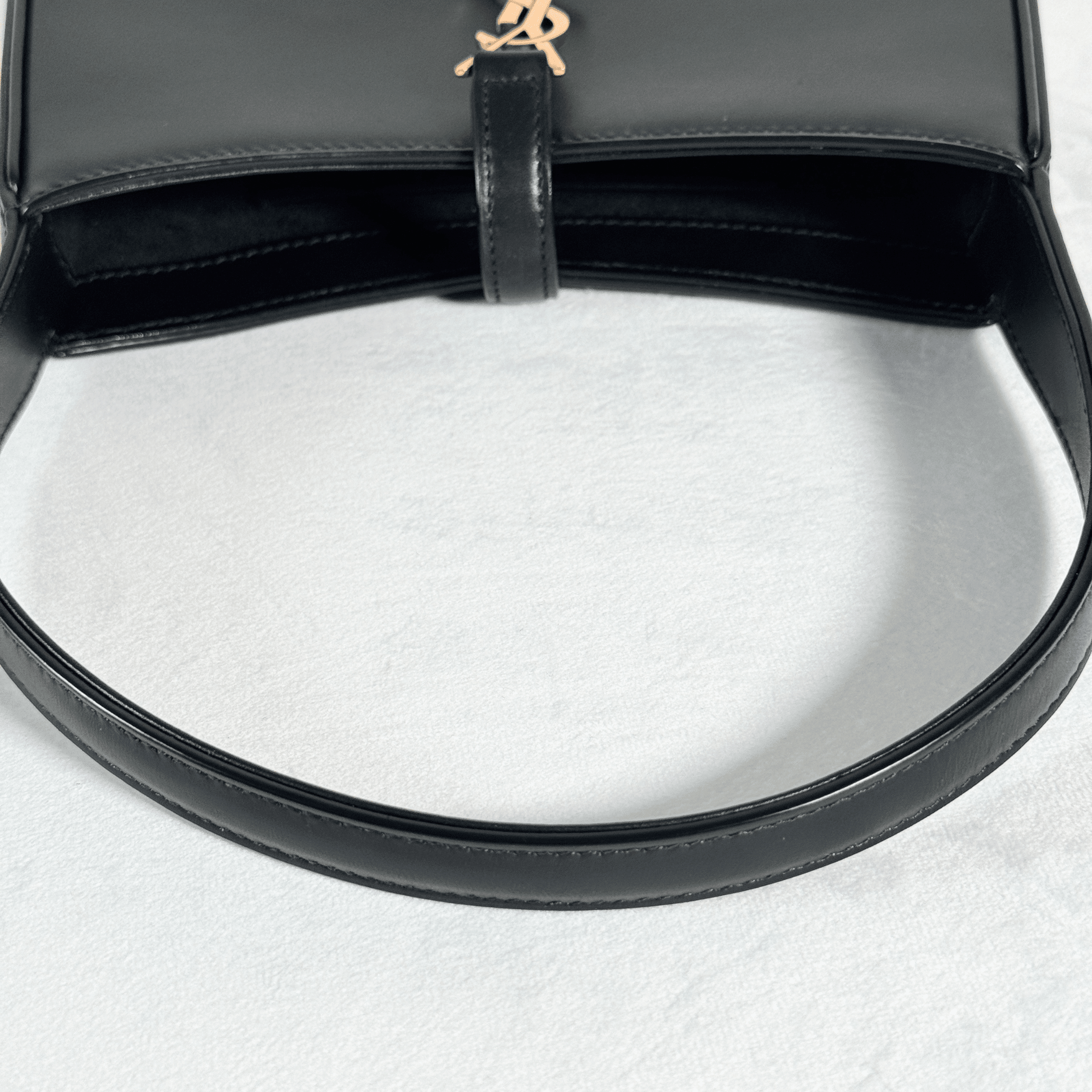 SAC A MAIN SAINT LAURENT LE 5 A 7 MINI - CUIR LISSE NOIR, CASSANDRE DOREE - La Belle Boutique
