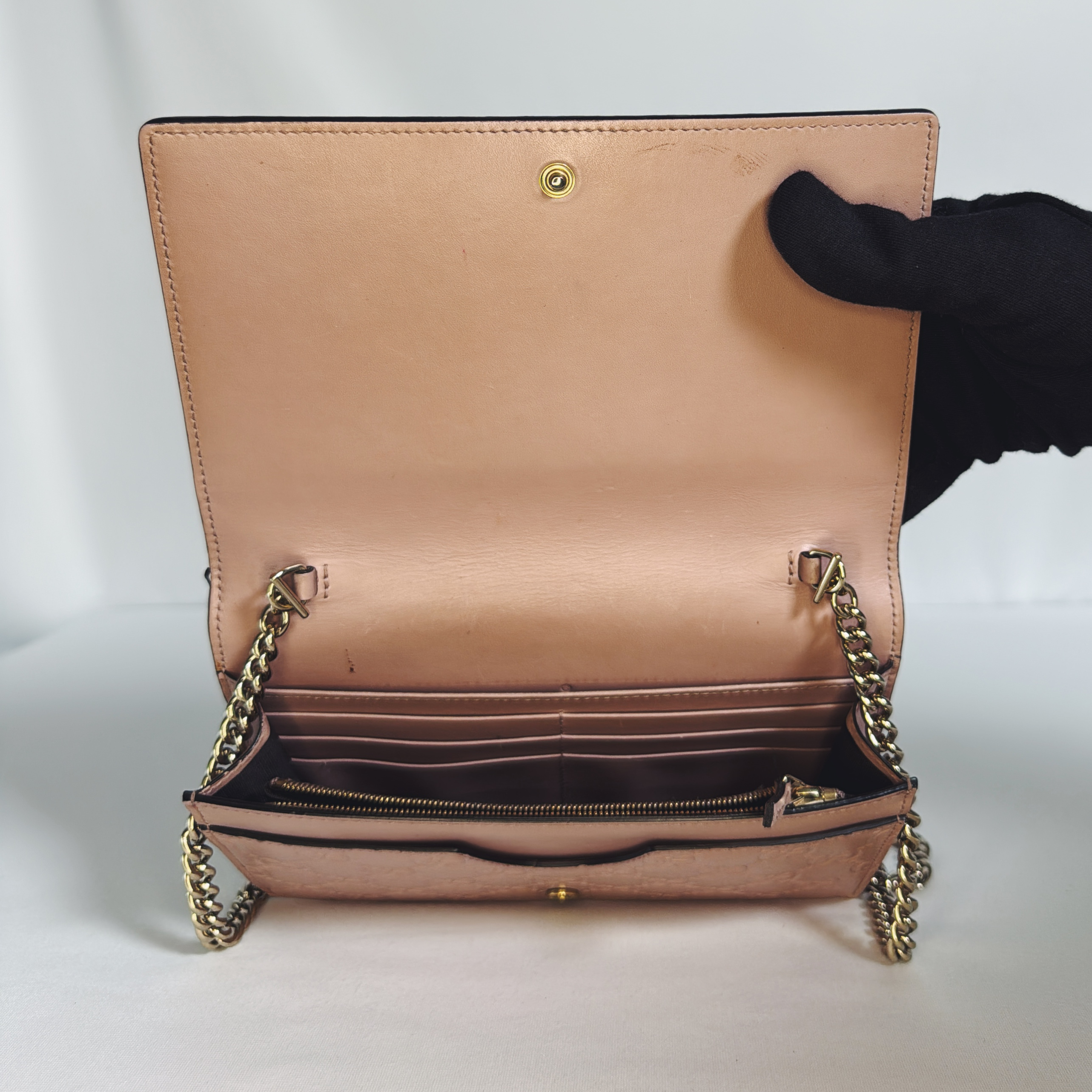 Pochette Wallet on Chain Gucci – Cuir embossé Guccissima rose nude