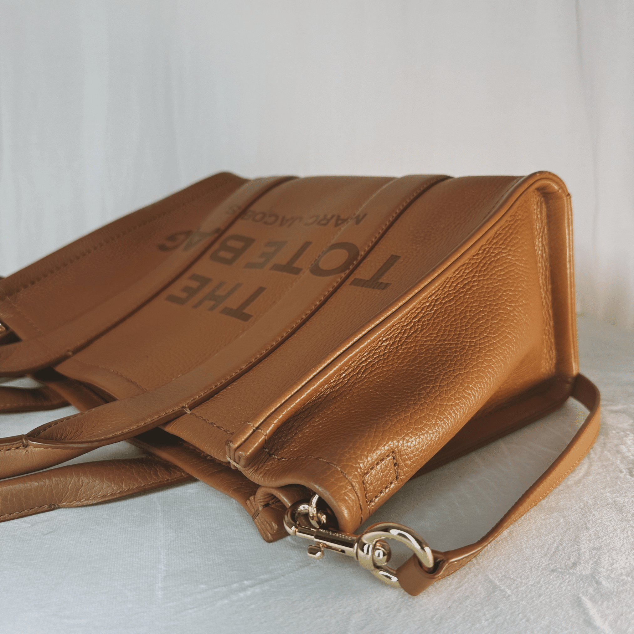 SAC MARC JACOBS MEDIUM LEATHER TOTE BAG EN CUIR CAMEL - La Belle Boutique