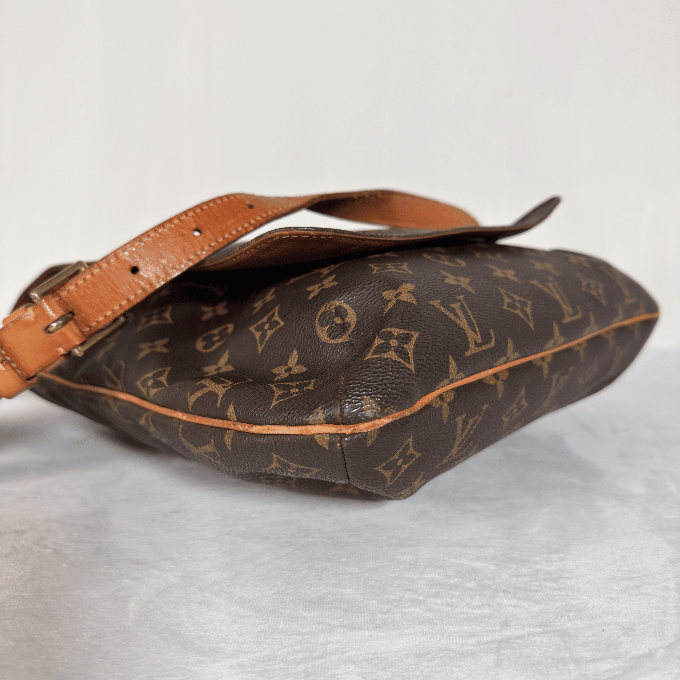 LOUIS VUITTON - SAC MUSETTE SALSA GM TOILE MONOGRAM - La Belle Boutique