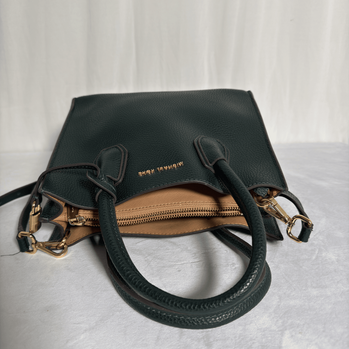 MICHAEL KORS -SAC MERCER - CUIR GRAINÉ VERT SAPIN - La Belle Boutique