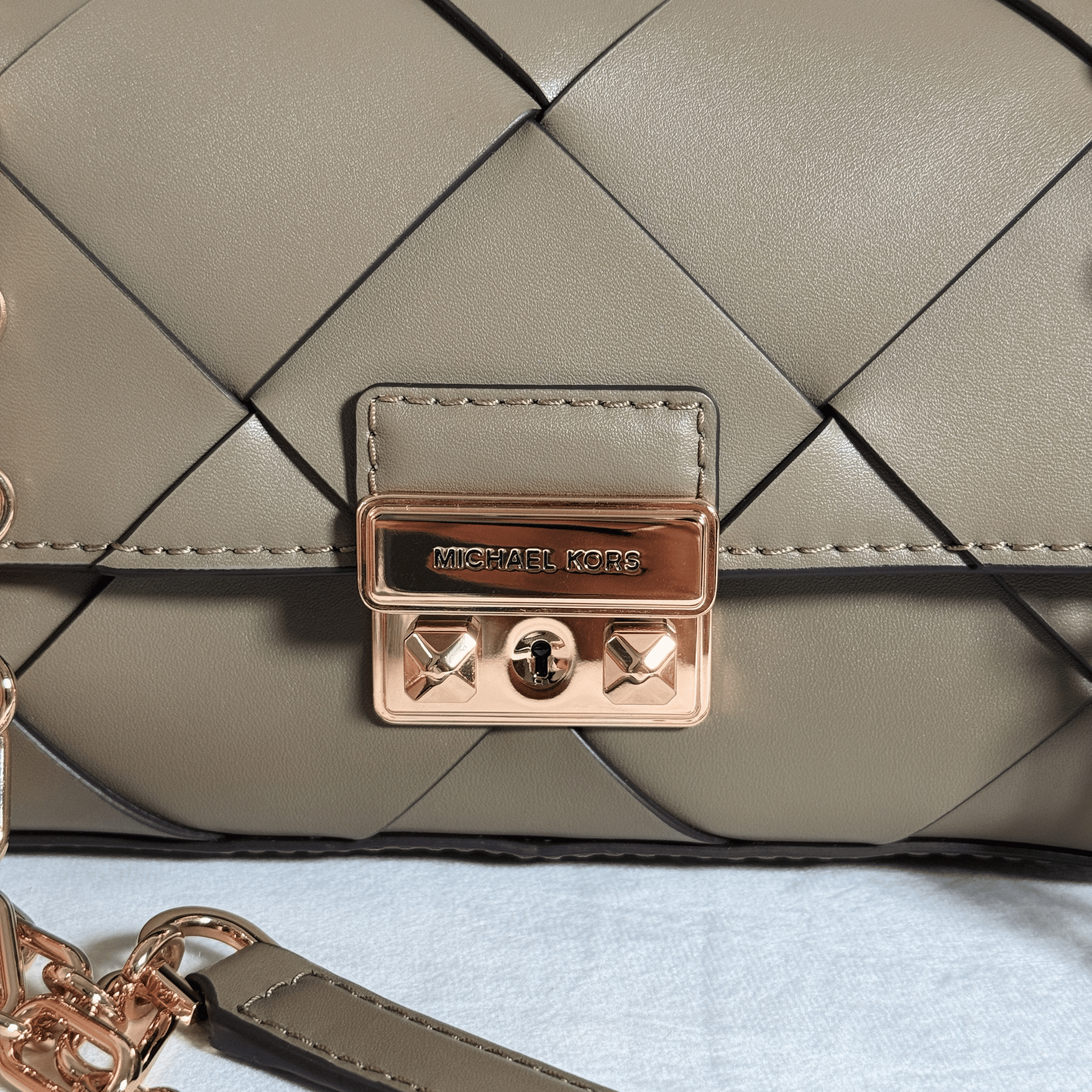 SAC PORTE EPAULE MICHAEL KORS TRIBECA - CUIR TRESSE VERT KAKI - La Belle Boutique