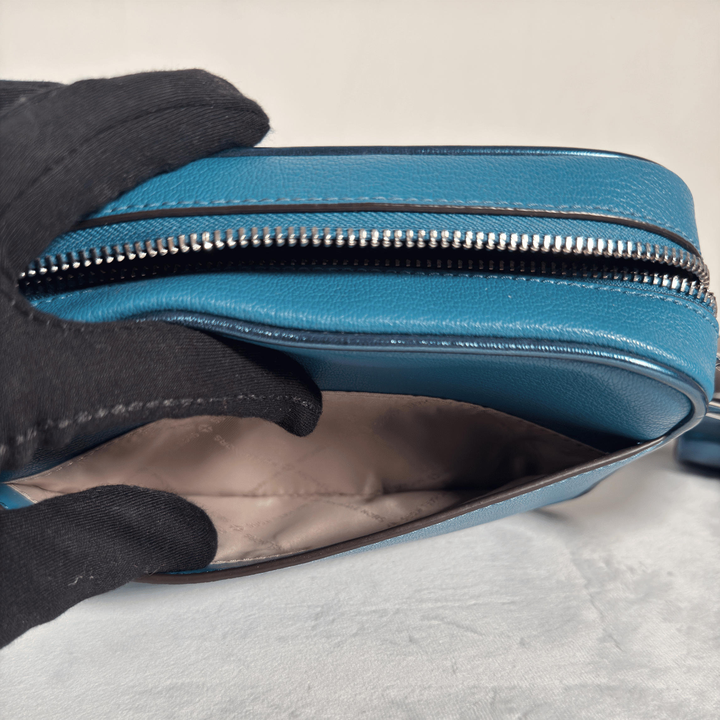 MICHAEL KORS BRYANT - CAMERA BAG + POCHETTE RONDE + MINI ETUI - La Belle Boutique