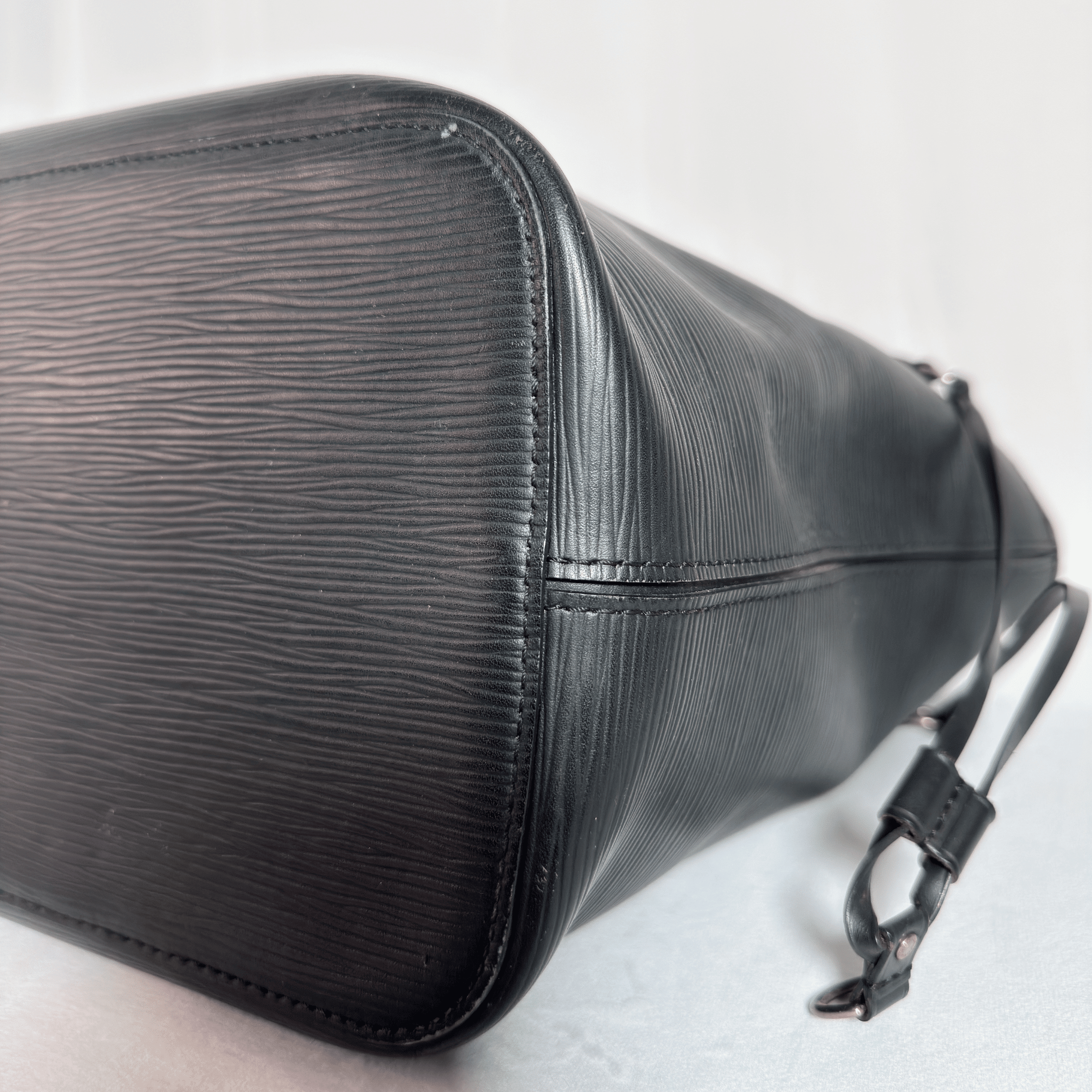 LOUIS VUITTON - NEVERFULL MM - CUIR EPI NOIR - La Belle Boutique
