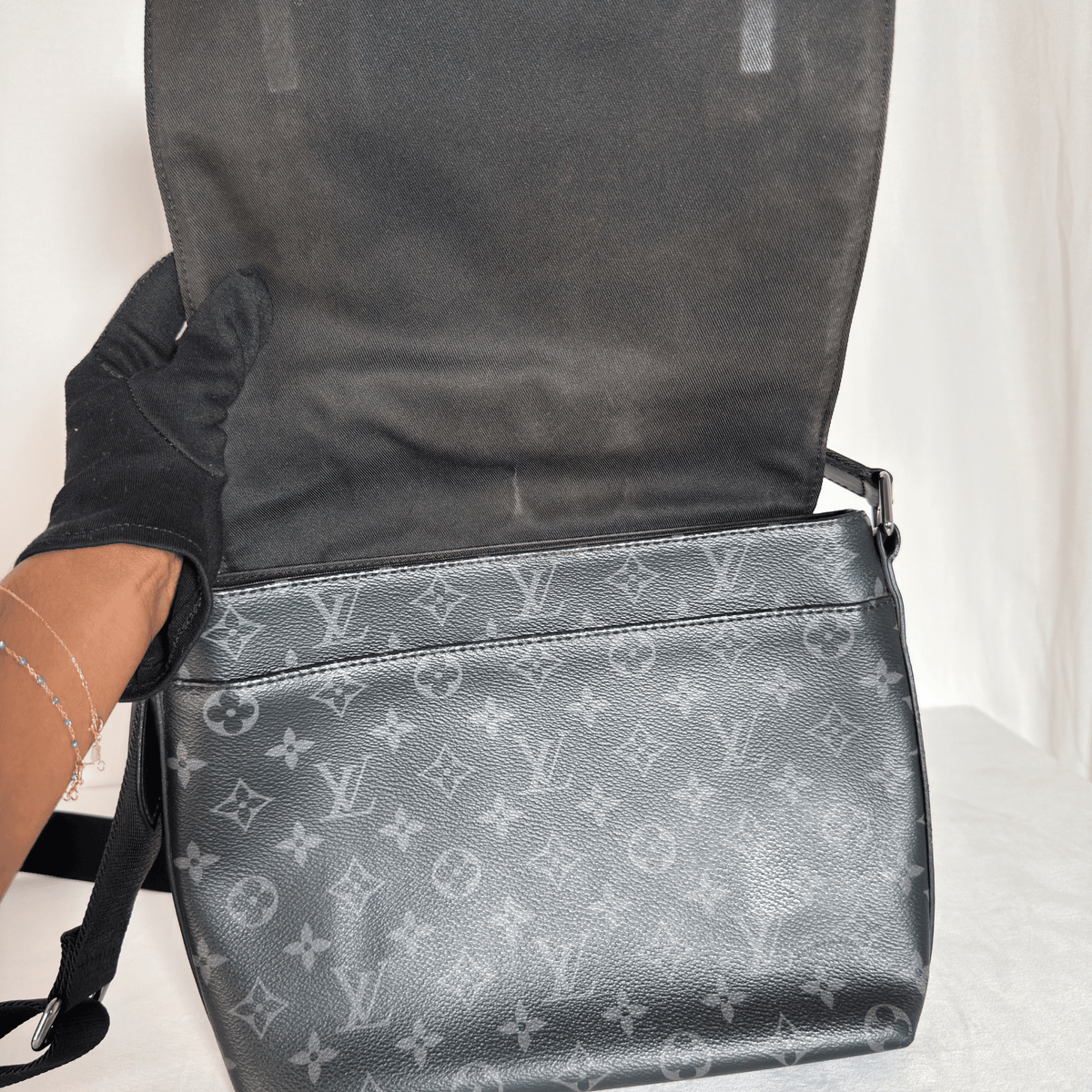 LOUIS VUITTON - DISTRICT PM - TOILE MONOGRAM ECLIPSE