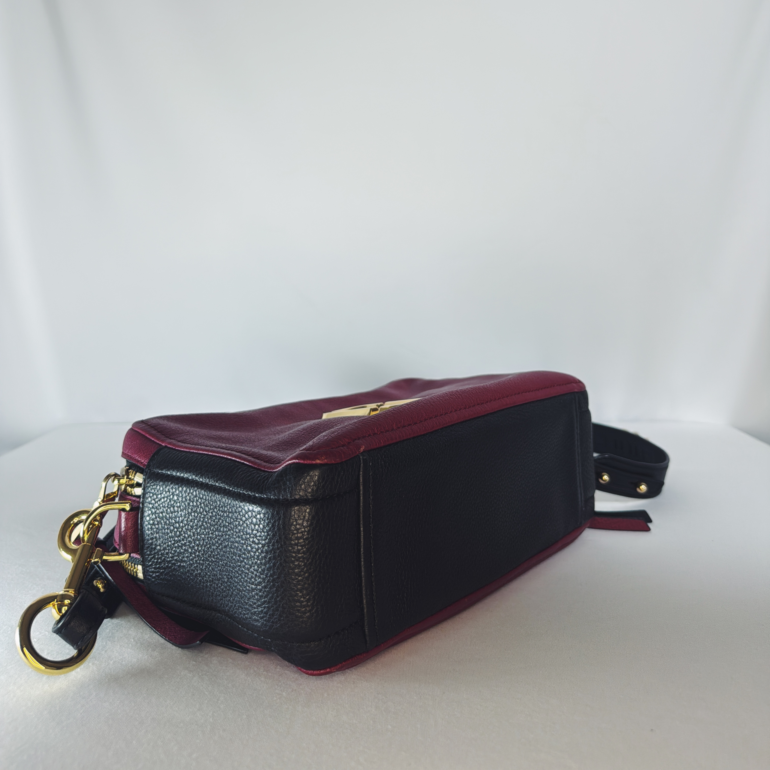 Marc Jacobs The Softshot 27 Crossbody Bag bordeaux