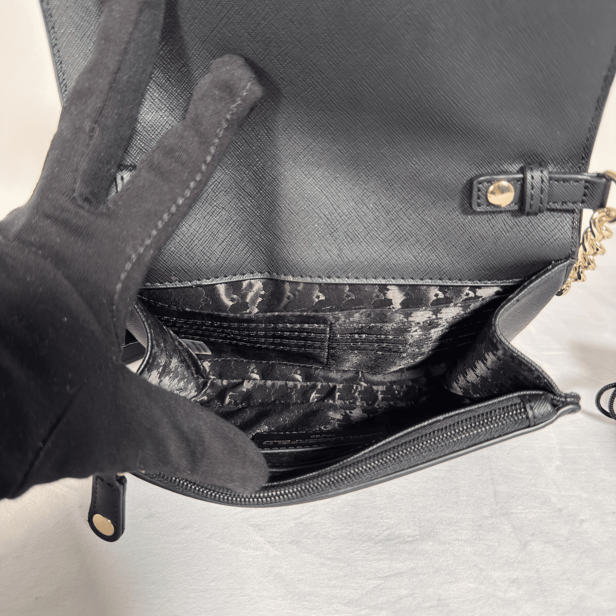 KARL LAGERFELD PARIS - SAC WALLET ON CHAIN - CUIR SAFFIANO NOIR - La Belle Boutique