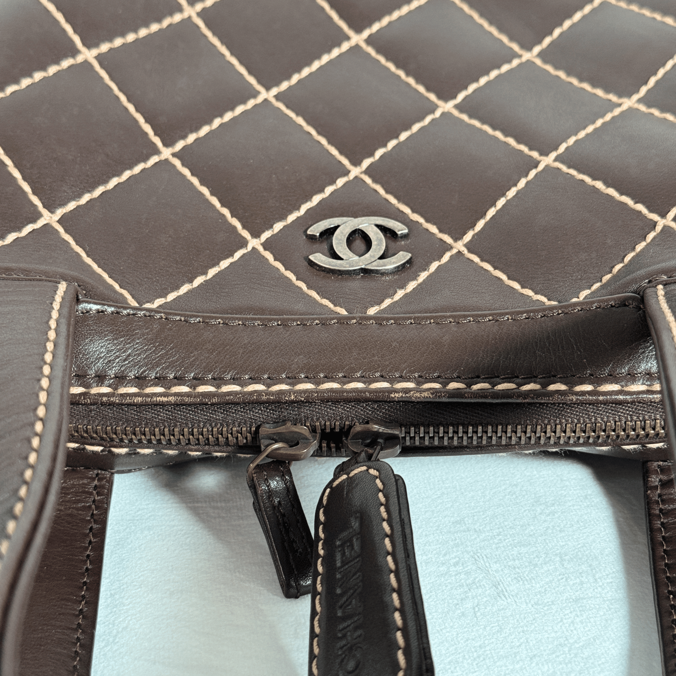 CHANEL - WILD STITCH HANDBAG - CUIR MARRON VINTAGE - La Belle Boutique