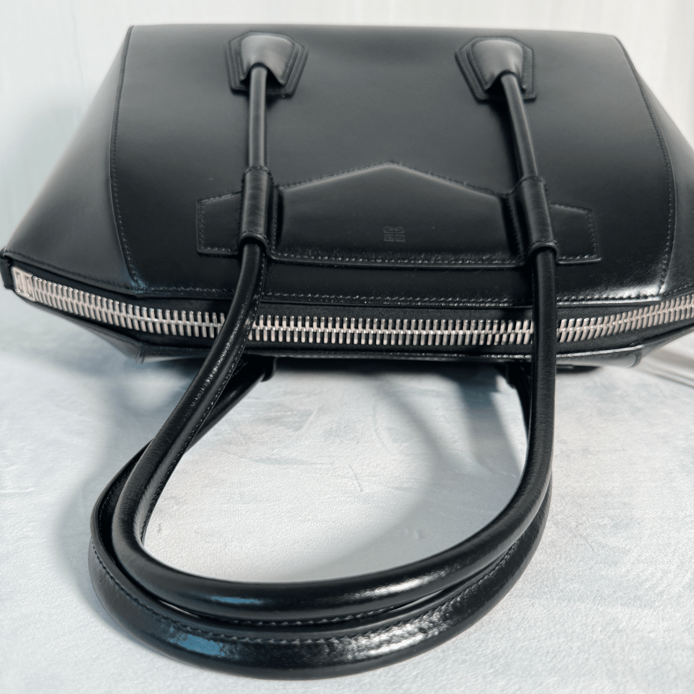 SAC GIVENCHY ANTIGONA SHOPPER LARGE - CUIR BOX NOIR - La Belle Boutique