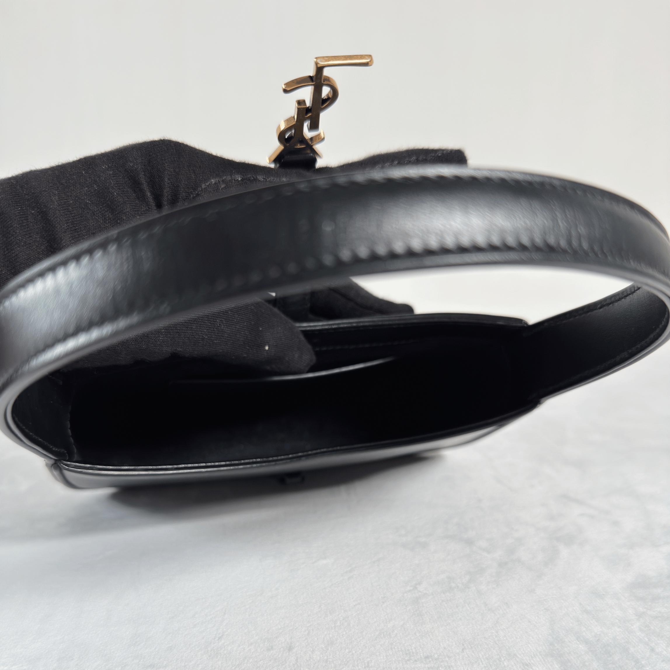 SAC A MAIN SAINT LAURENT LE 5 A 7 MINI - CUIR LISSE NOIR, CASSANDRE DOREE