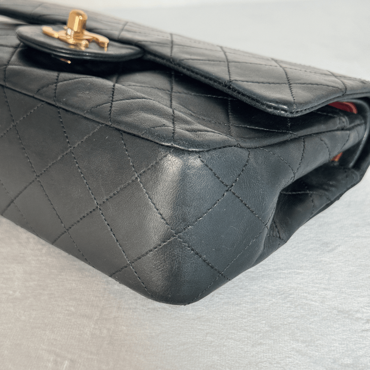 CHANEL - CLASSIQUE TIMELESS SMALL 23 - CUIR AGNEAU NOIR - QUINCAILLERIE DORÉE