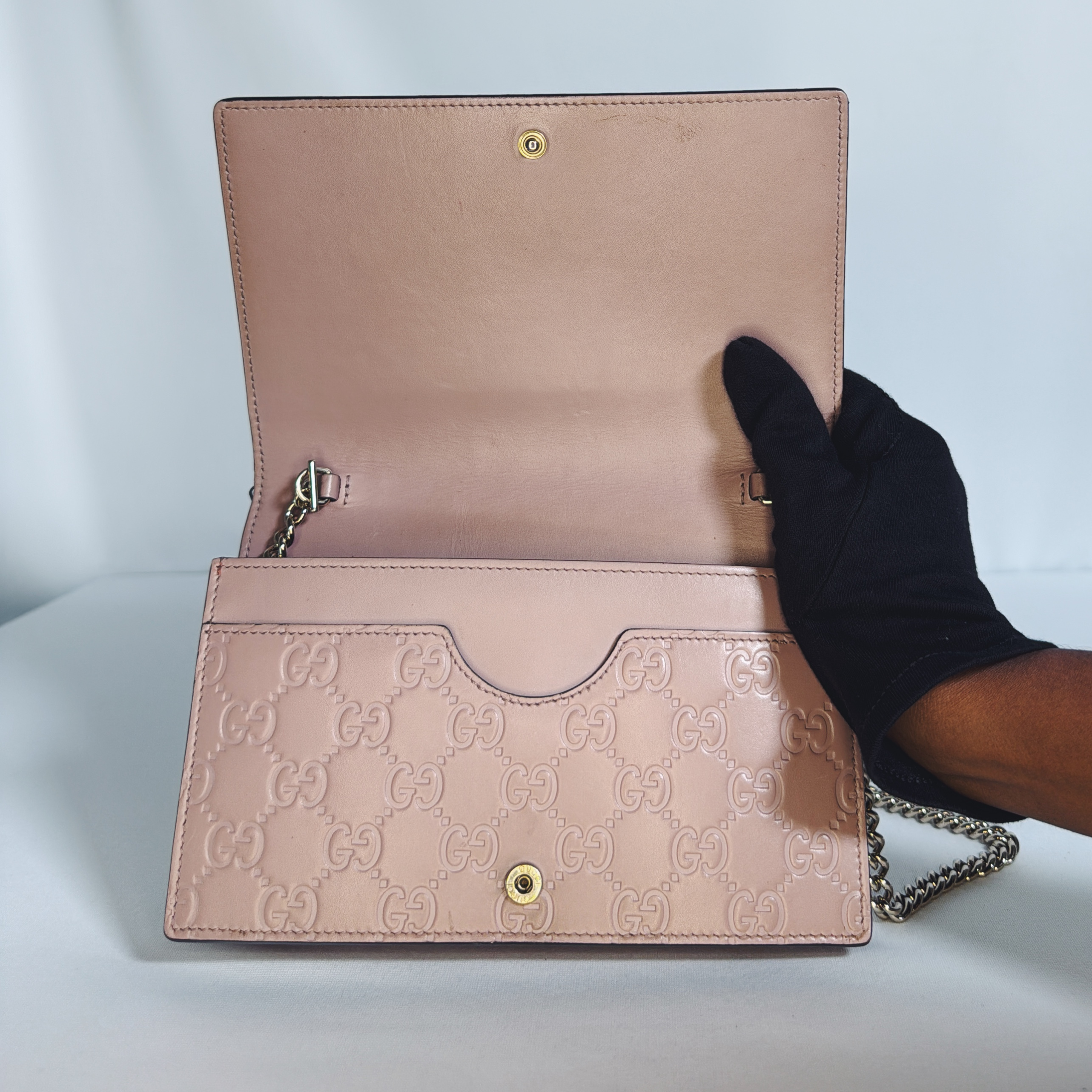 Pochette Wallet on Chain Gucci – Cuir embossé Guccissima rose nude