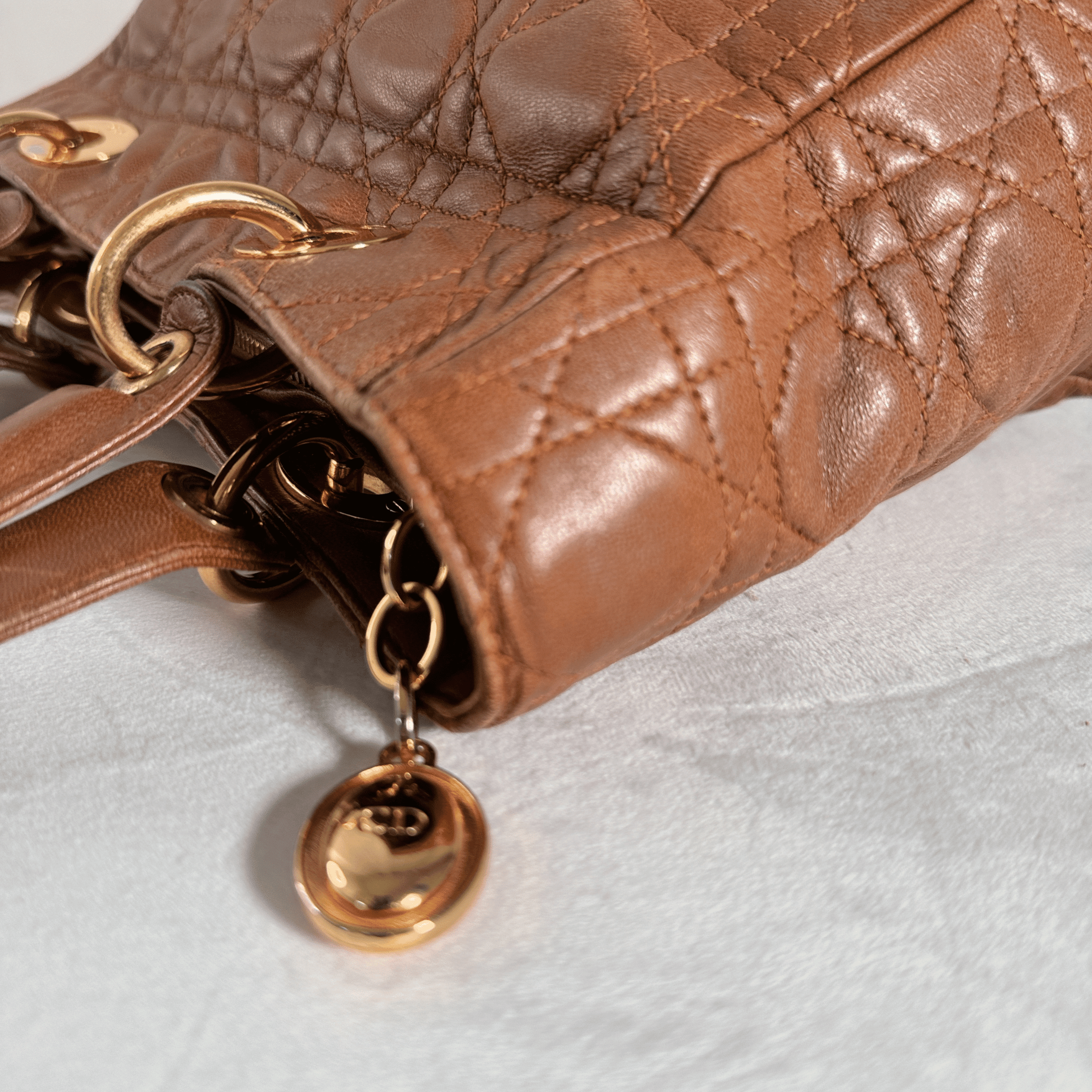 SAC CHRISTIAN DIOR LADY DIOR - CUIR AGNEAU CANNAGE CAMEL - La Belle Boutique