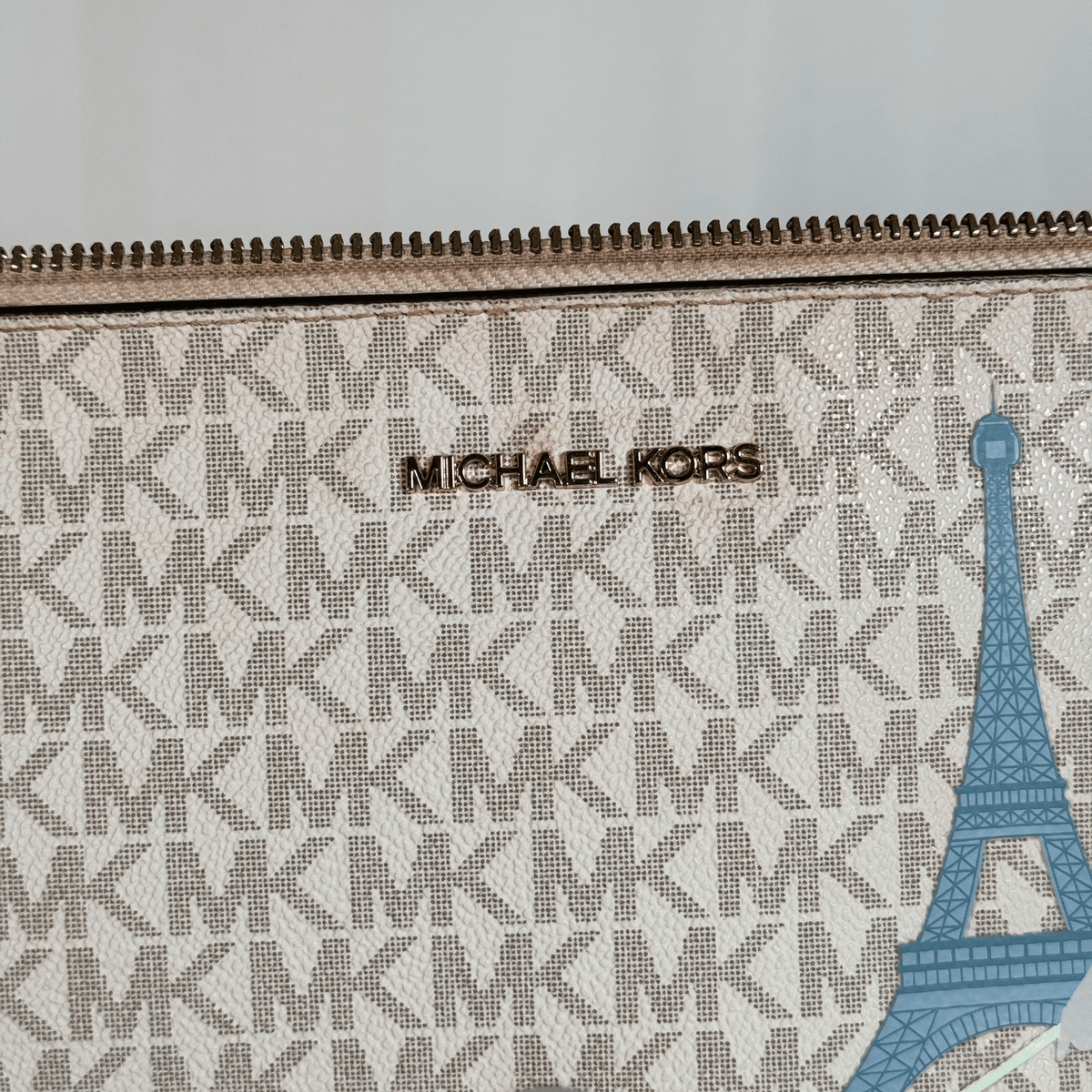 MICHAEL KORS - POCHETTE JET SET TRAVEL LARGE - TOILE MONOGRAMME MK EDITION PARIS