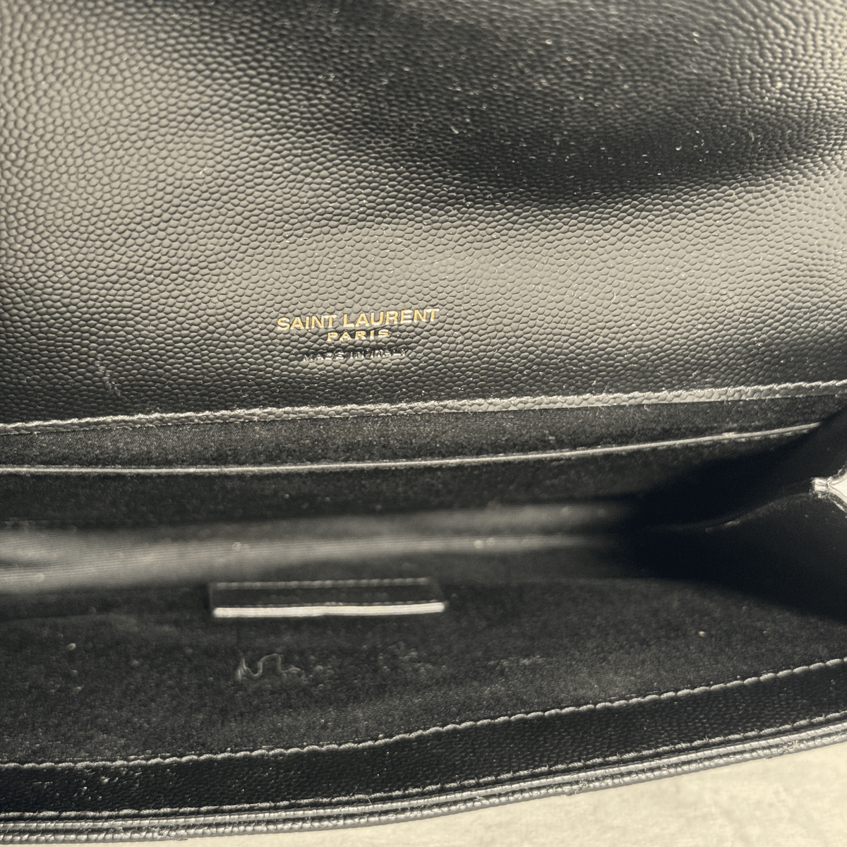 SAINT LAURENT - POCHETTE CASSANDRE MATELASSÉ - CUIR GRAIN DE POUDRE NOIR - La Belle Boutique