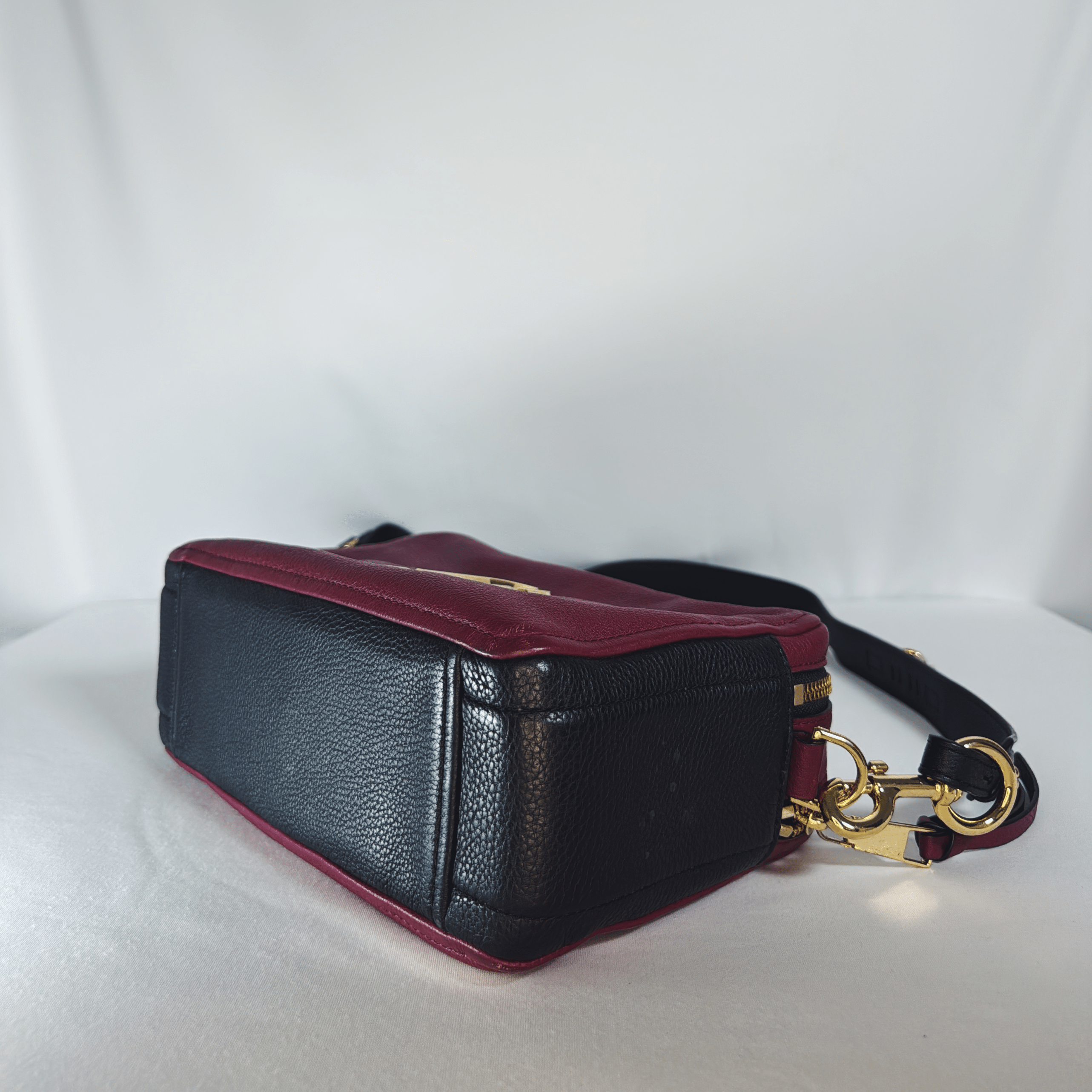 Marc Jacobs The Softshot 27 Crossbody Bag bordeaux - La Belle Boutique