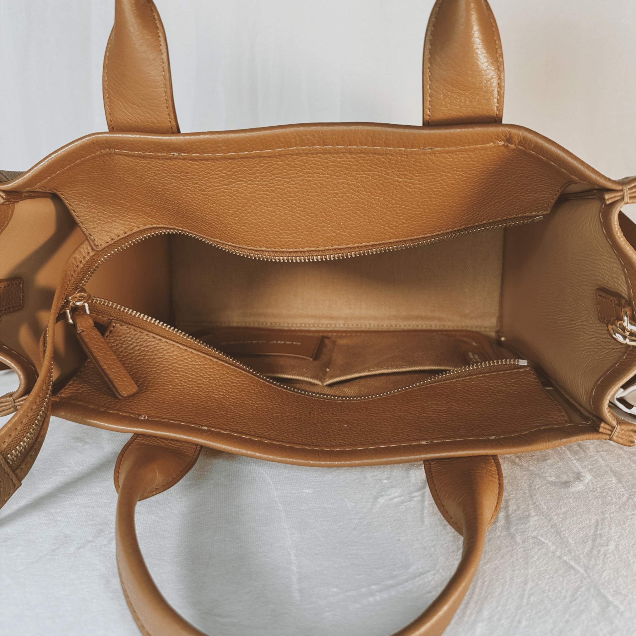 SAC MARC JACOBS MEDIUM LEATHER TOTE BAG EN CUIR CAMEL - La Belle Boutique