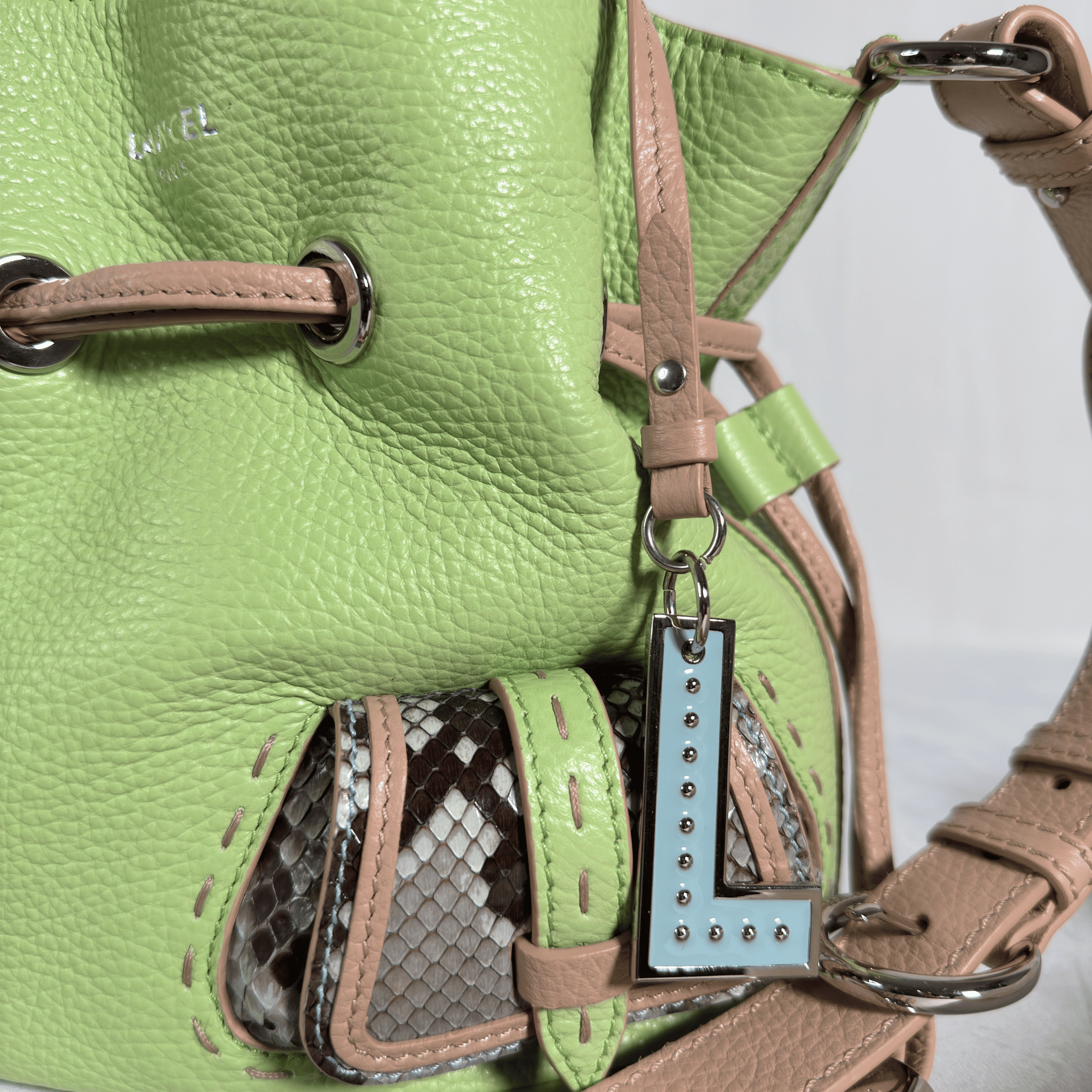 SAC SEAU LANCEL PREMIER FLIRT S - EDITION LIMITEE PYTHON BICOLORE VERT/NUDE - La Belle Boutique