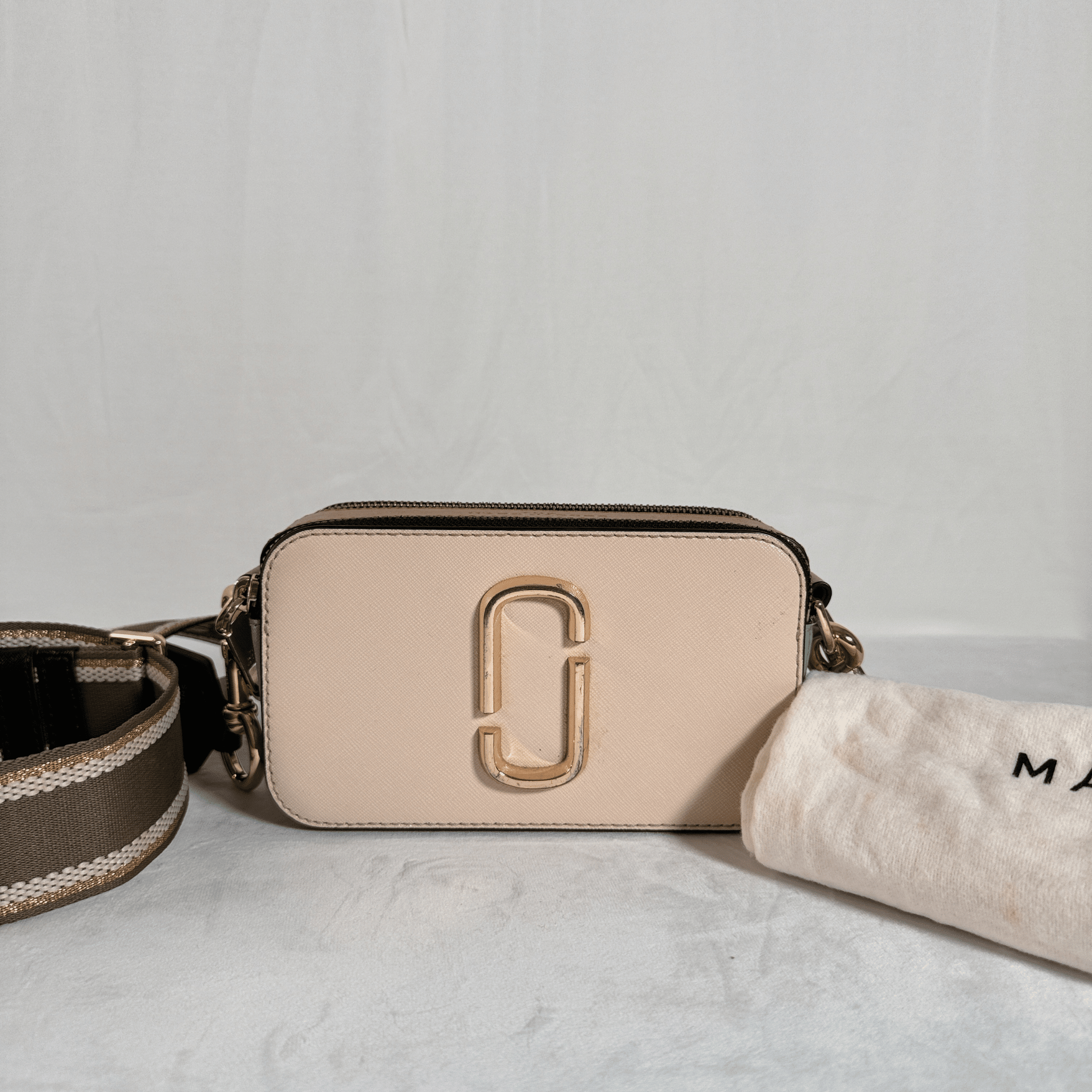 SAC MARC JACOBS THE SNAPSHOT – CUIR SAFFIANO TRICOLORE ROSE POUDRE/ VERT MENTHE / CAMEL - La Belle Boutique