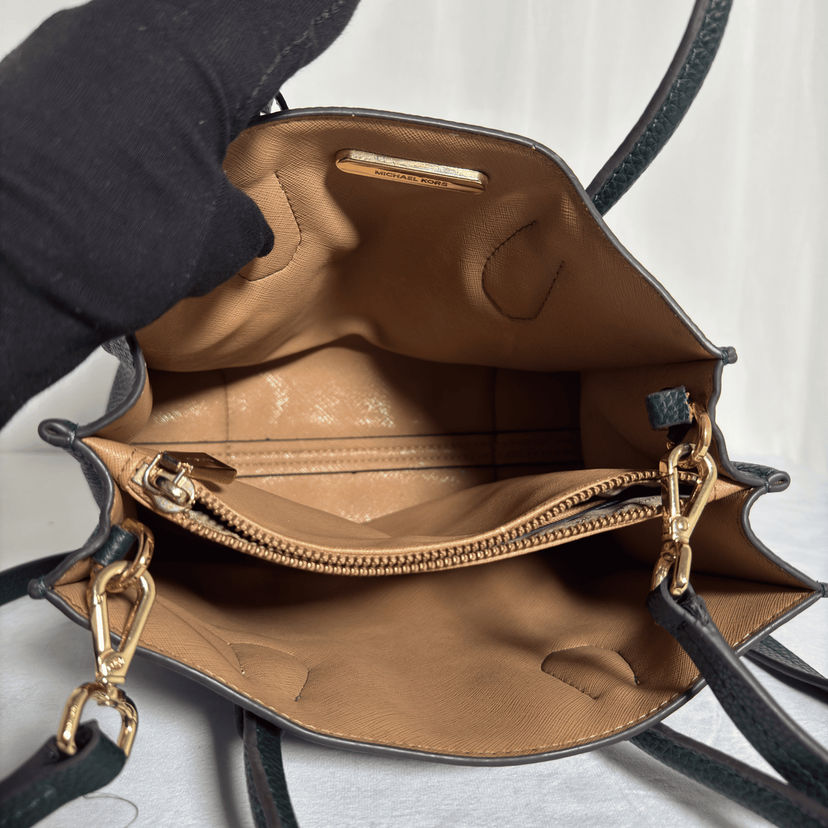 MICHAEL KORS -SAC MERCER - CUIR GRAINÉ VERT SAPIN - La Belle Boutique