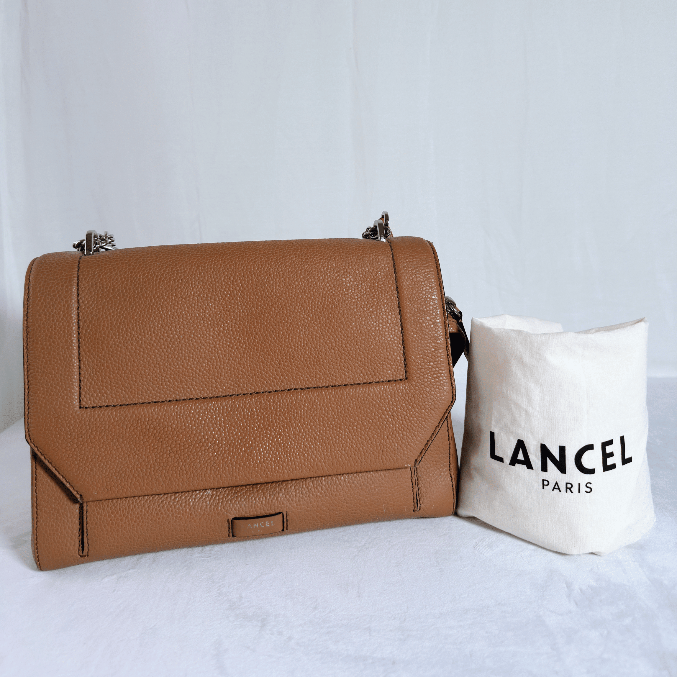 SAC LANCEL NINON - TAILLE M - CUIR GRAINE CAMEL - La Belle Boutique