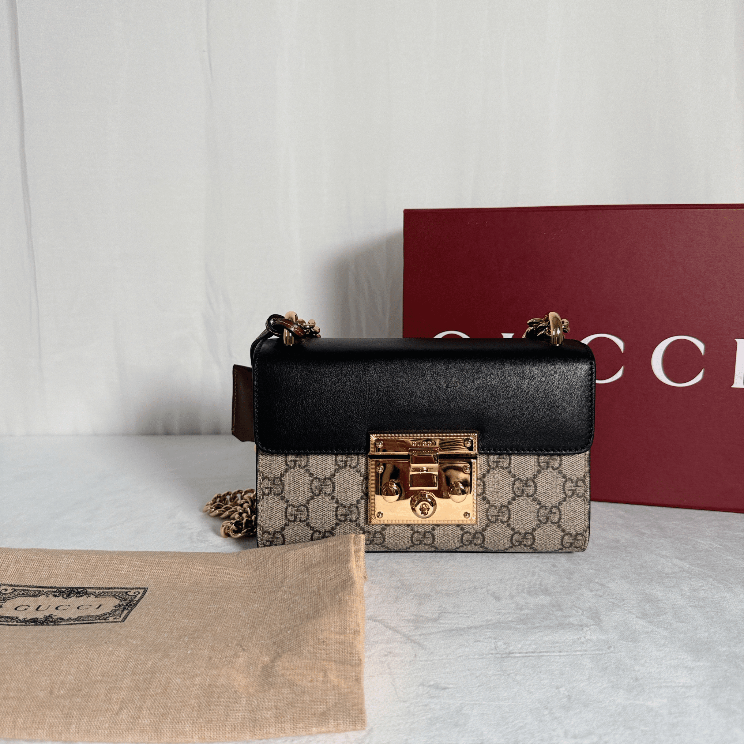 SAC GUCCI PADLOCK SMALL EN TOILE GG SUPREME ET CUIR LISSE NOIR - La Belle Boutique