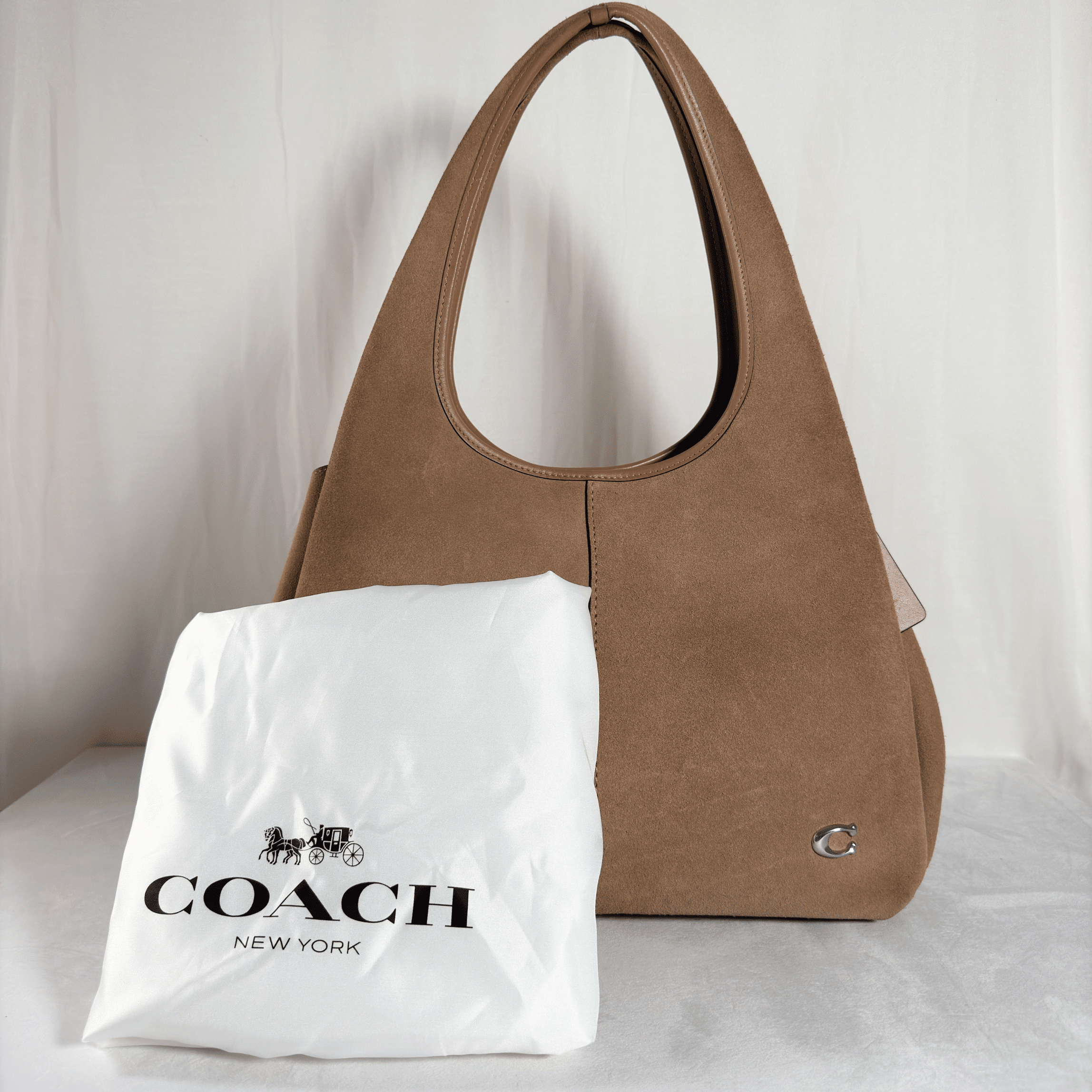 SAC EPAULE COACH LANA - DAIM SABLE - La Belle Boutique