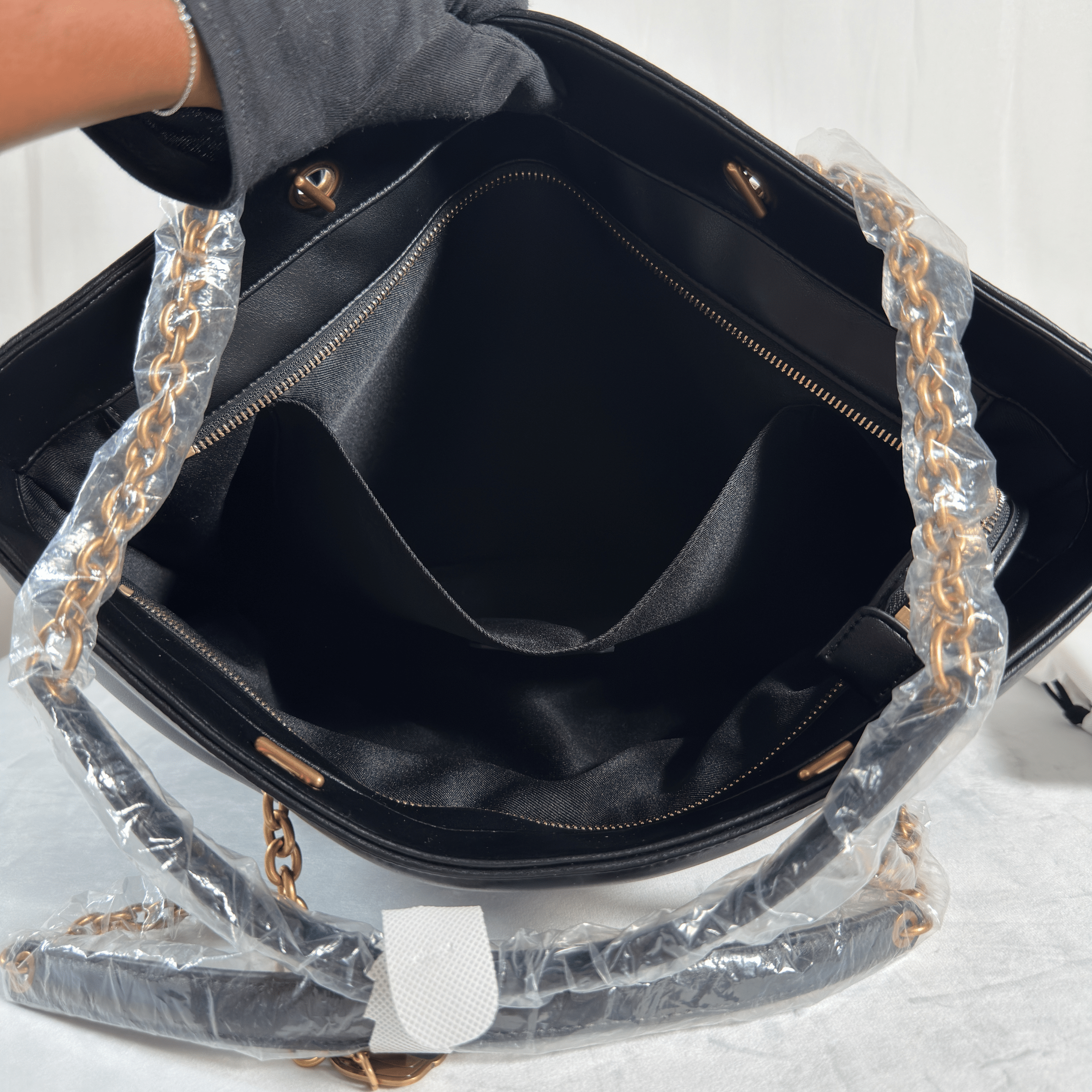SAC CABAS KARL LAGARFELD - MATELASSE CHEVRON NOIR CUIR PU - La Belle Boutique