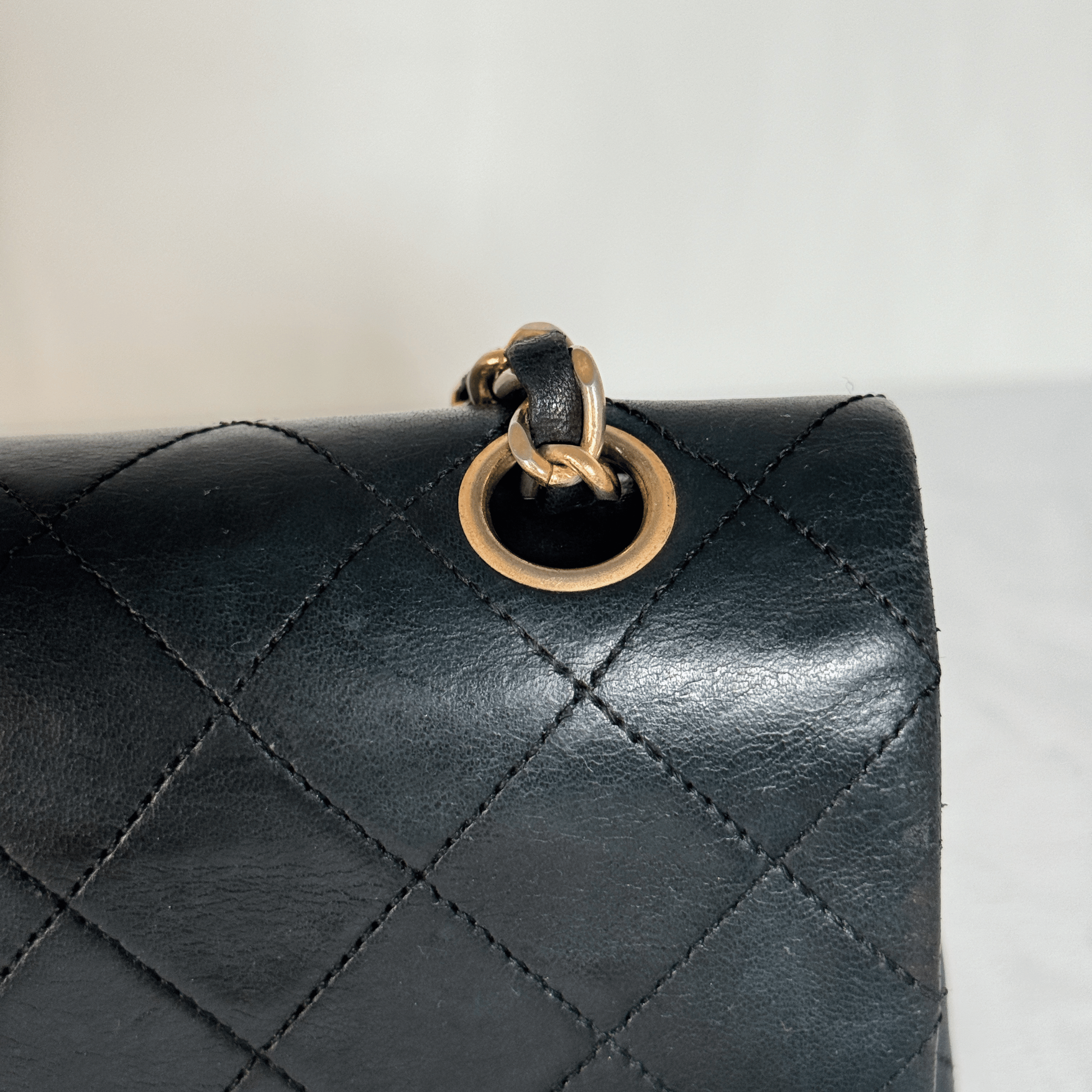 CHANEL - CLASSIQUE TIMELESS SMALL 23 - CUIR AGNEAU NOIR - QUINCAILLERIE DORÉE