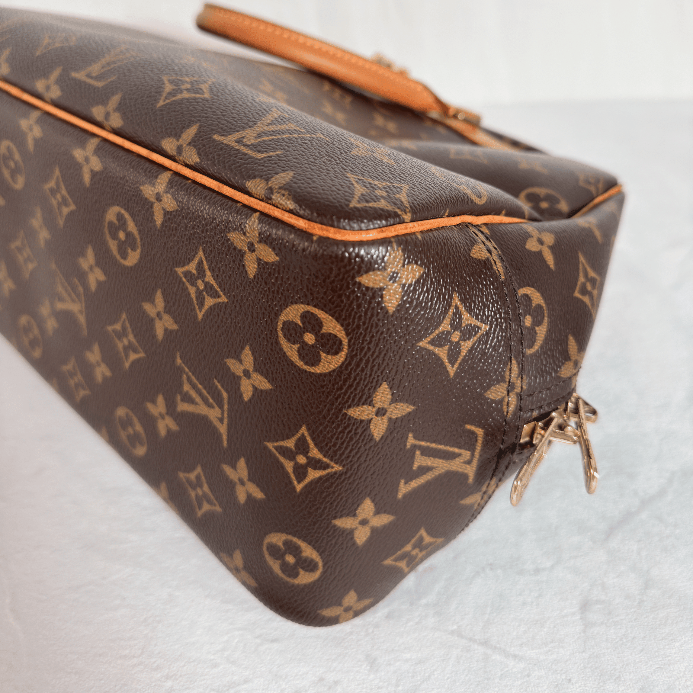 LOUIS VUITTON - DEAUVILLE - MONOGRAM - La Belle Boutique