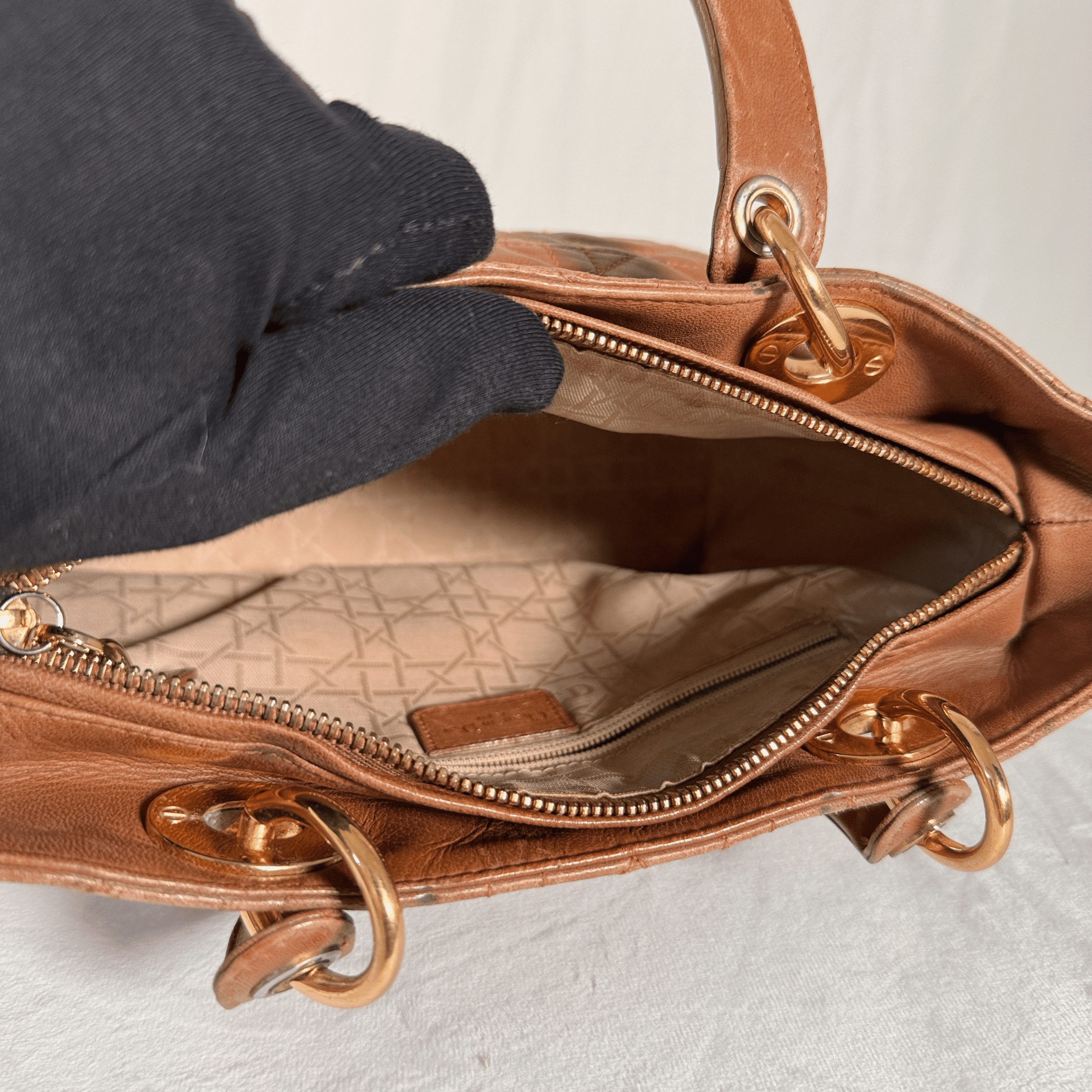 SAC CHRISTIAN DIOR LADY DIOR - CUIR AGNEAU CANNAGE CAMEL - La Belle Boutique