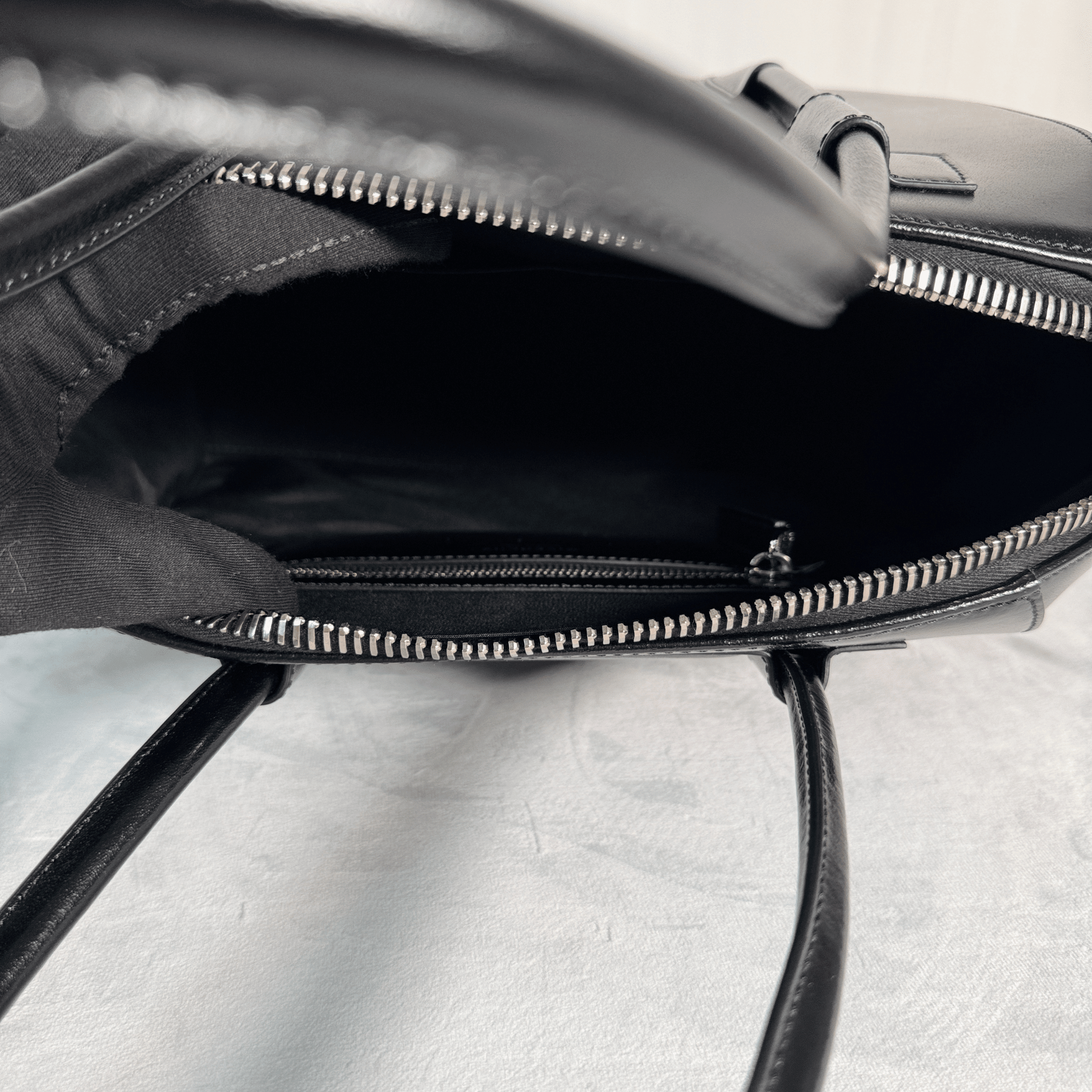 SAC GIVENCHY ANTIGONA SHOPPER LARGE - CUIR BOX NOIR - La Belle Boutique