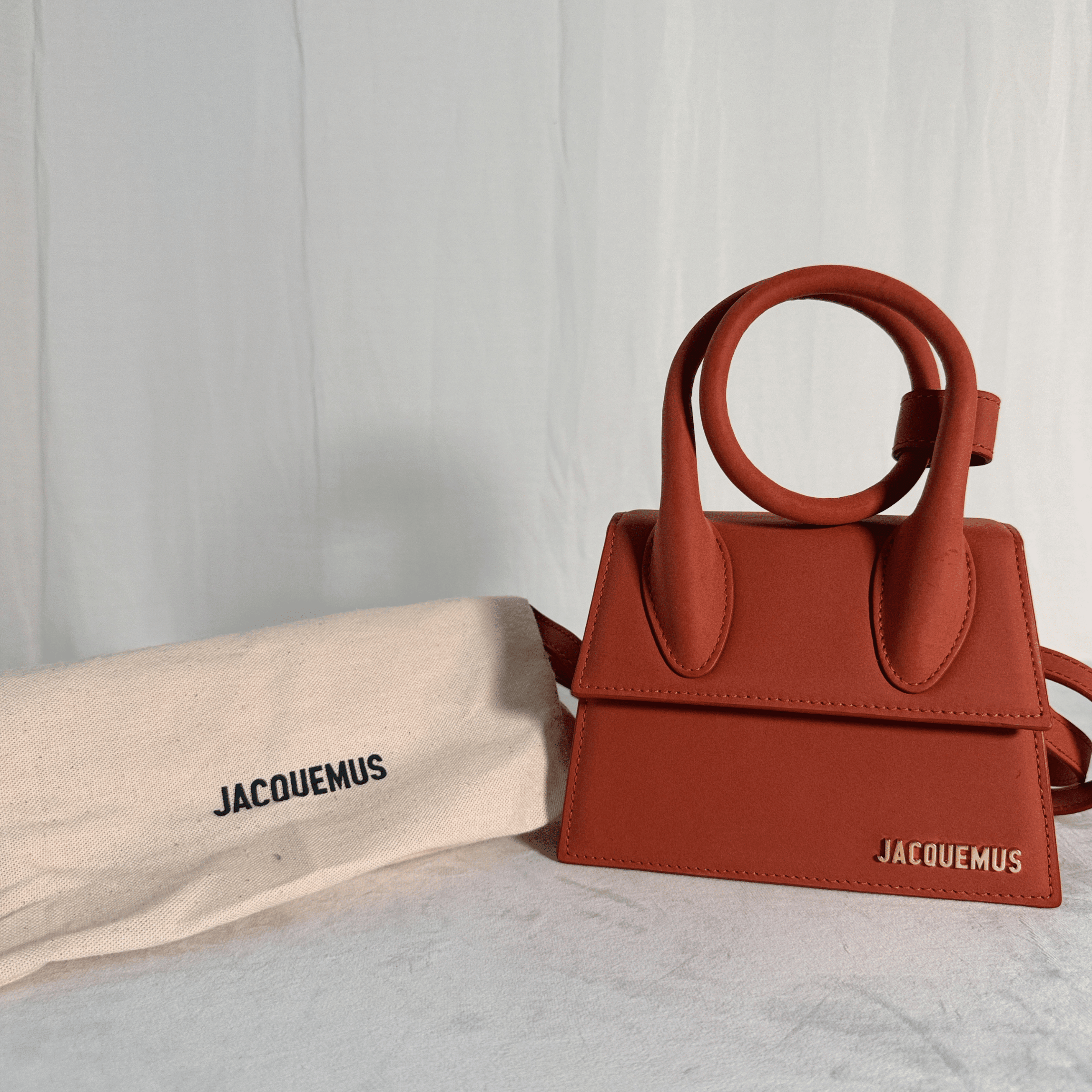 SAC JACQUEMUS LE CHIQUITO NOEUD – CUIR TERRACOTTA - La Belle Boutique