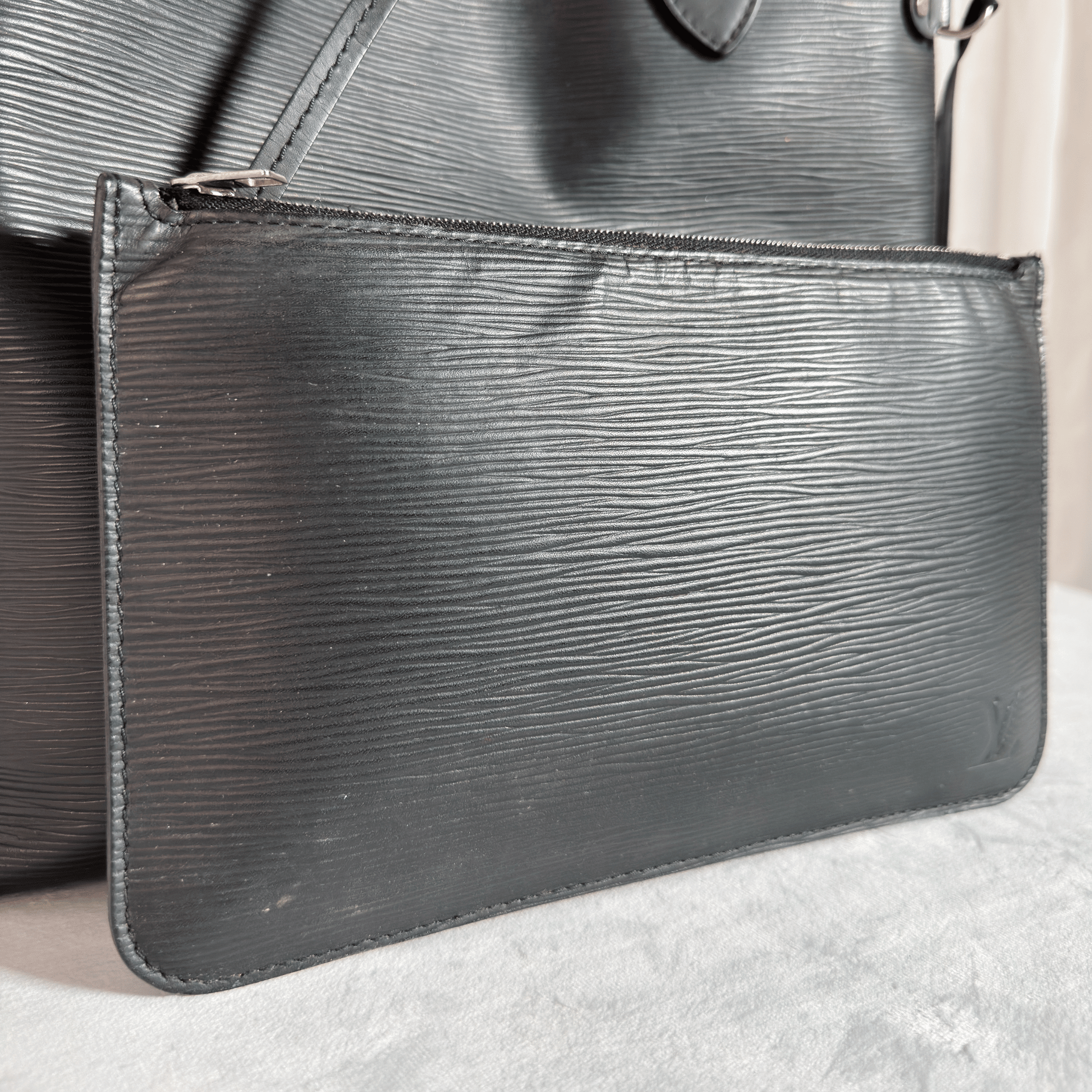 LOUIS VUITTON - NEVERFULL MM - CUIR EPI NOIR - La Belle Boutique