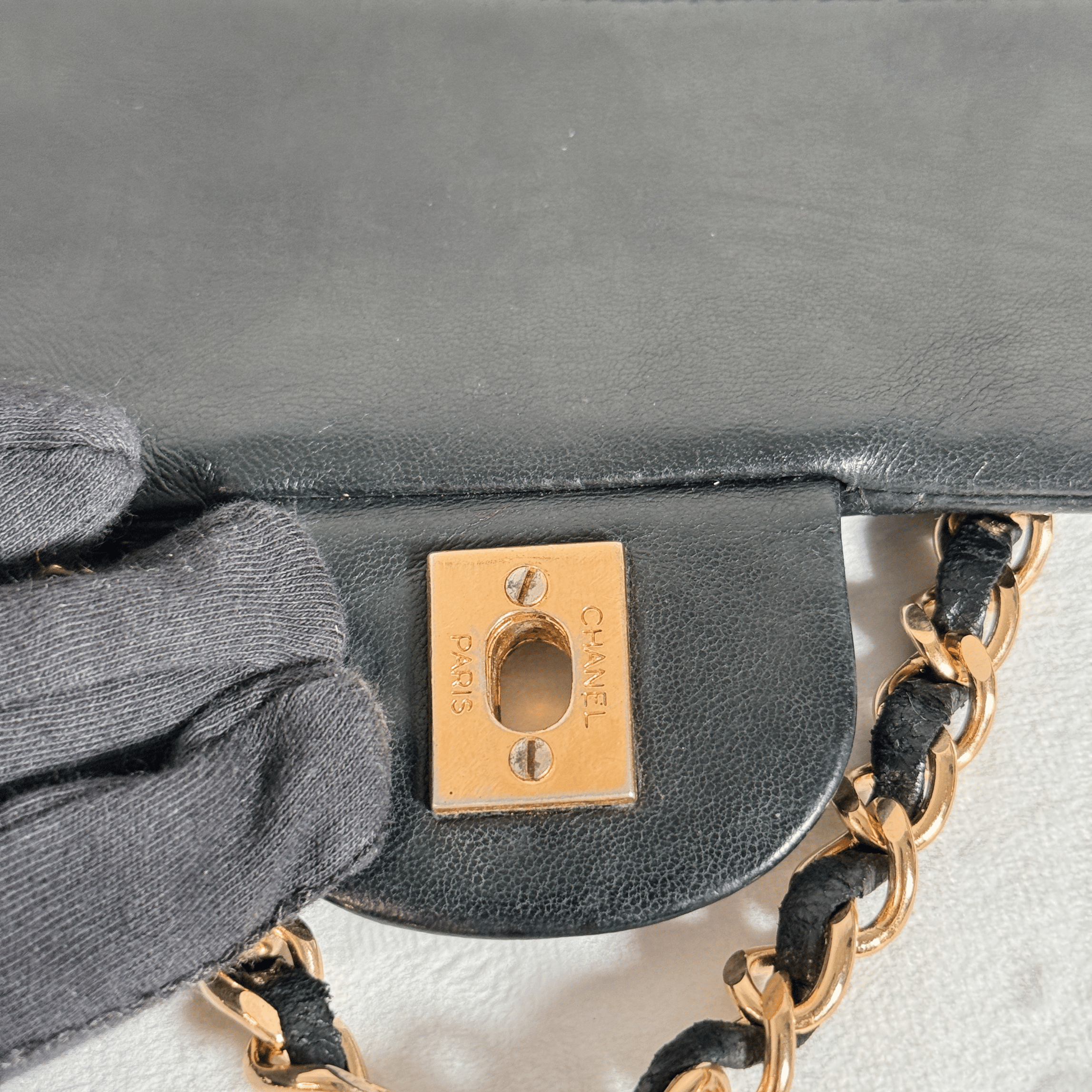SAC BANDOULIERE CHANEL CLASSIQUE FLAP 25 - CUIR AGNEAU MATELASSE NOIR VINTAGE