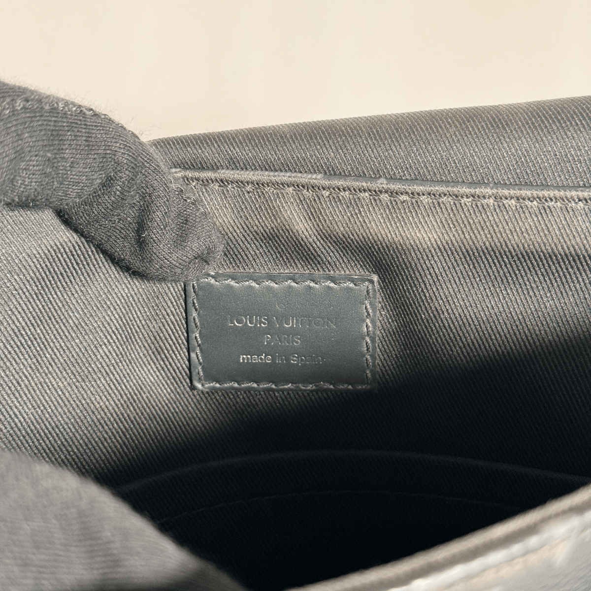 LOUIS VUITTON - DISTRICT PM - TOILE MONOGRAM ECLIPSE