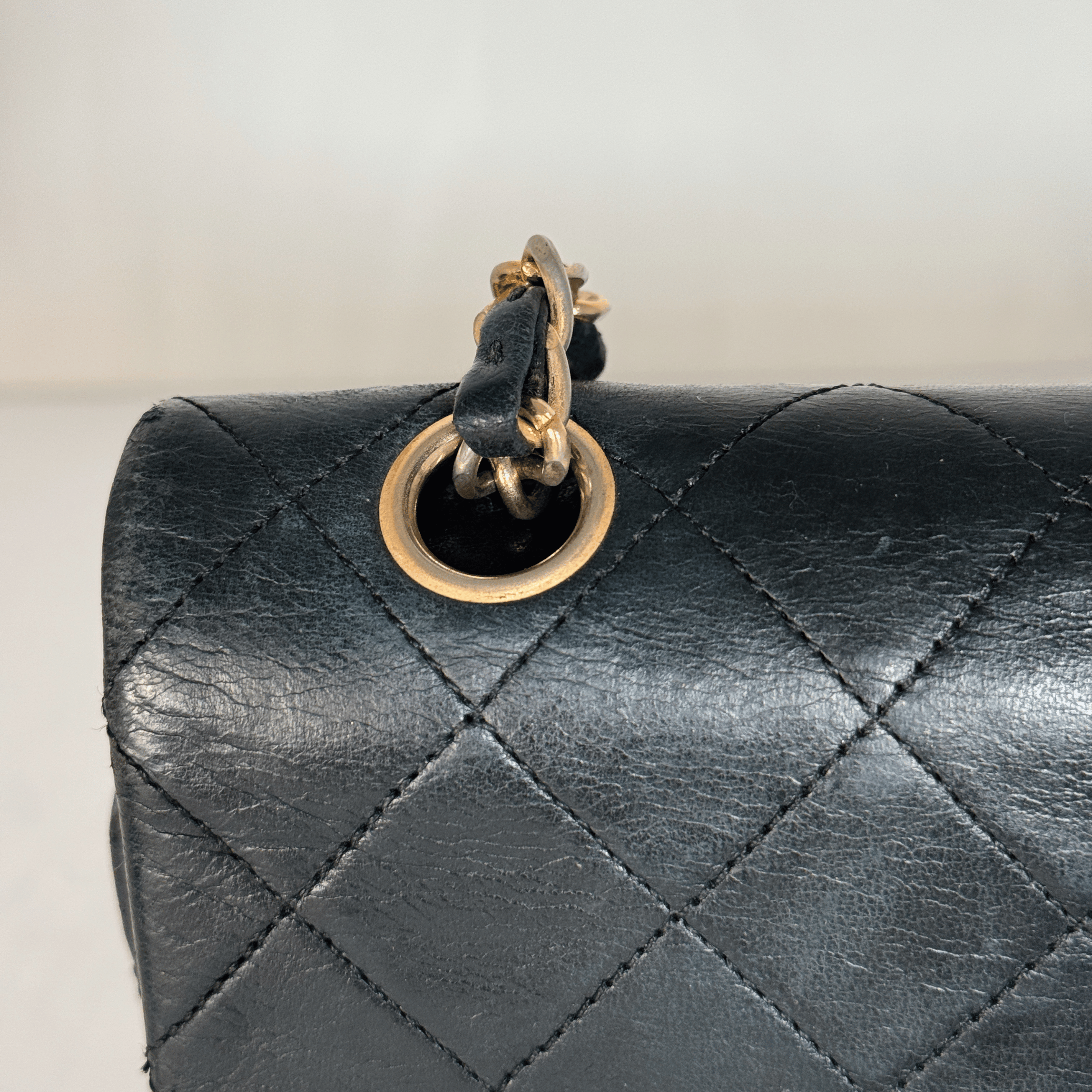 CHANEL - CLASSIQUE TIMELESS SMALL 23 - CUIR AGNEAU NOIR - QUINCAILLERIE DORÉE