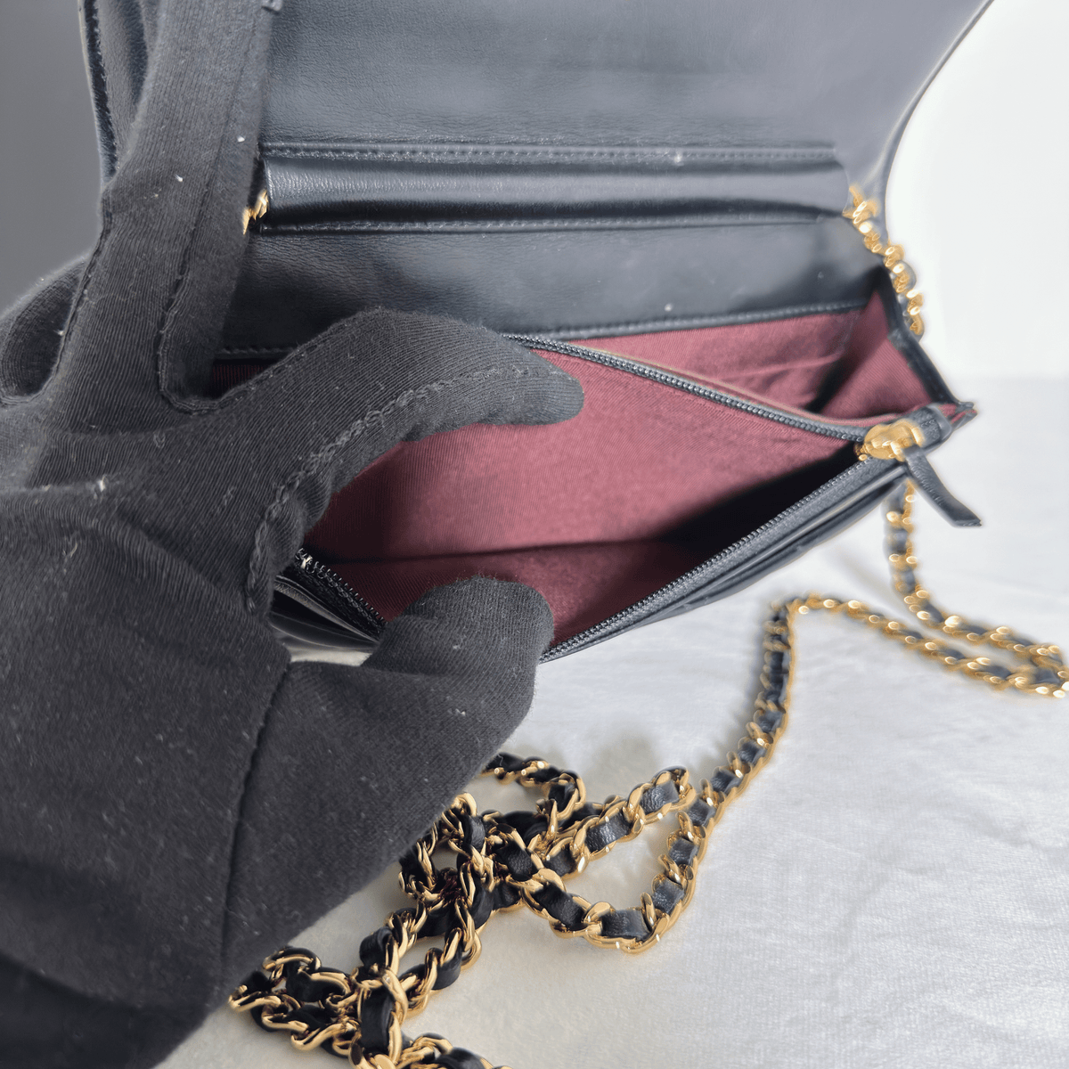 CHANEL - WALLET ON CHAIN CLASSIQUE - CUIR D'AGNEAU MATELASSÉ NOIR