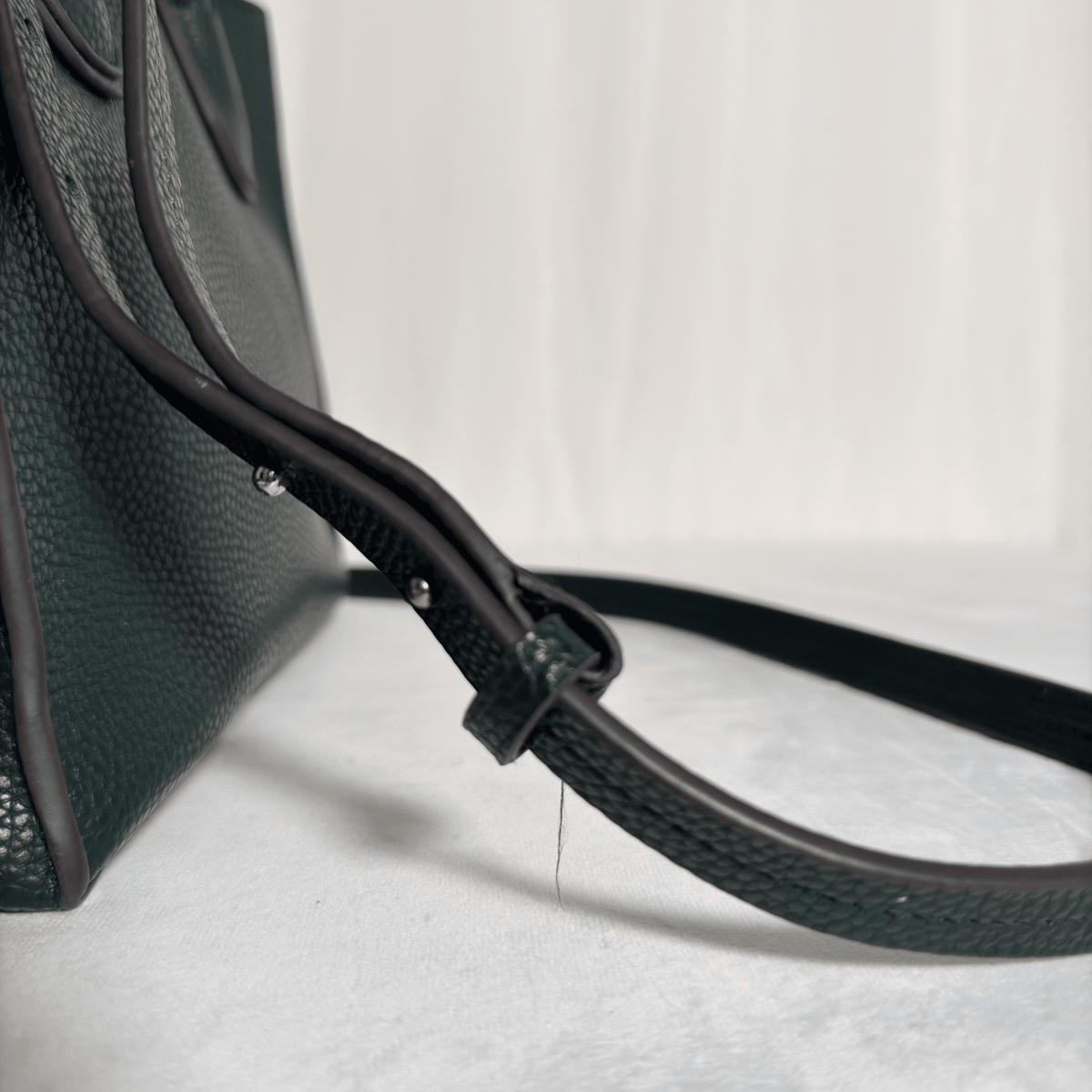 MICHAEL KORS -SAC MERCER - CUIR GRAINÉ VERT SAPIN - La Belle Boutique
