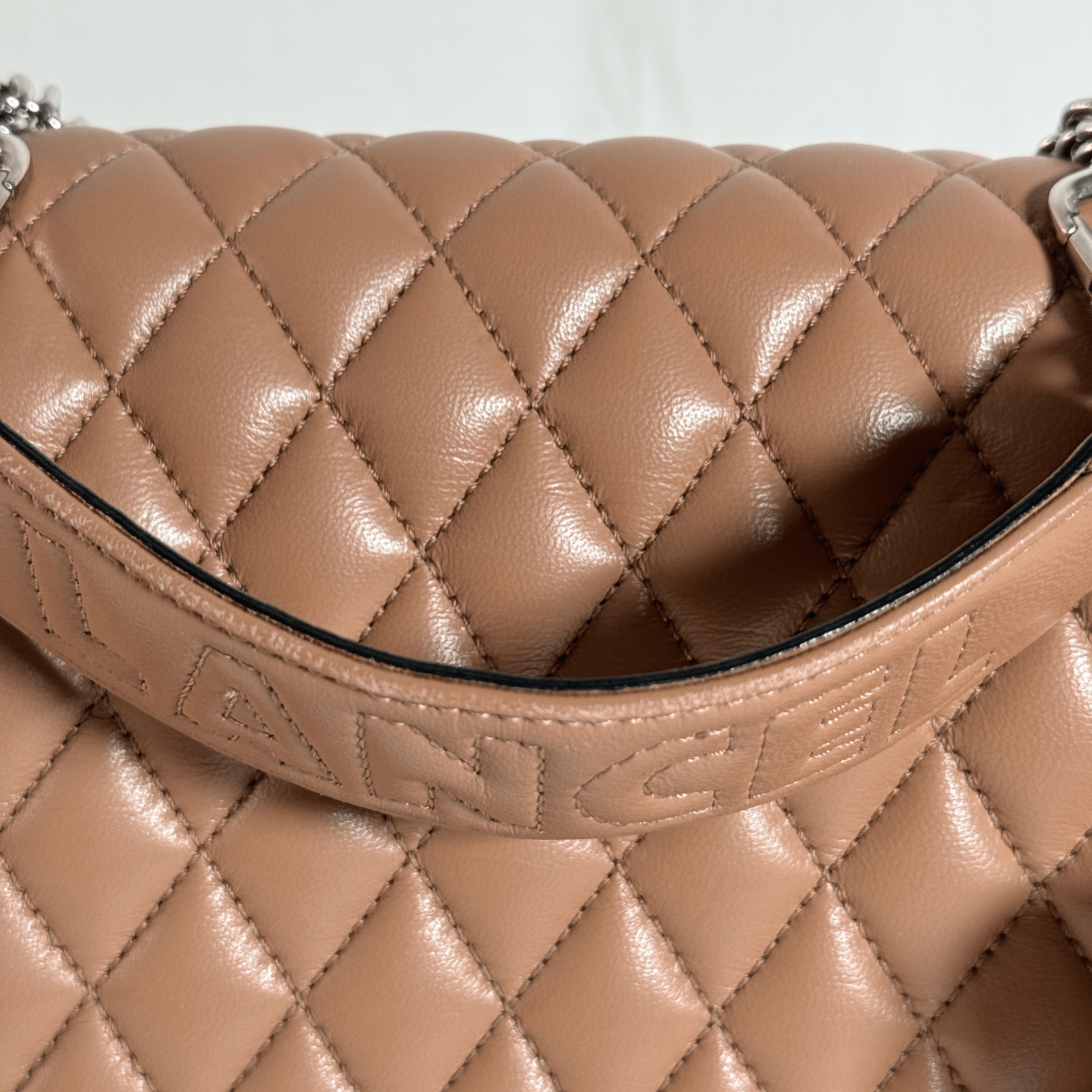 SAC BANDOULIERE LANCEL NINON S - FLAP BAG MATELASSE CAMEL - La Belle Boutique